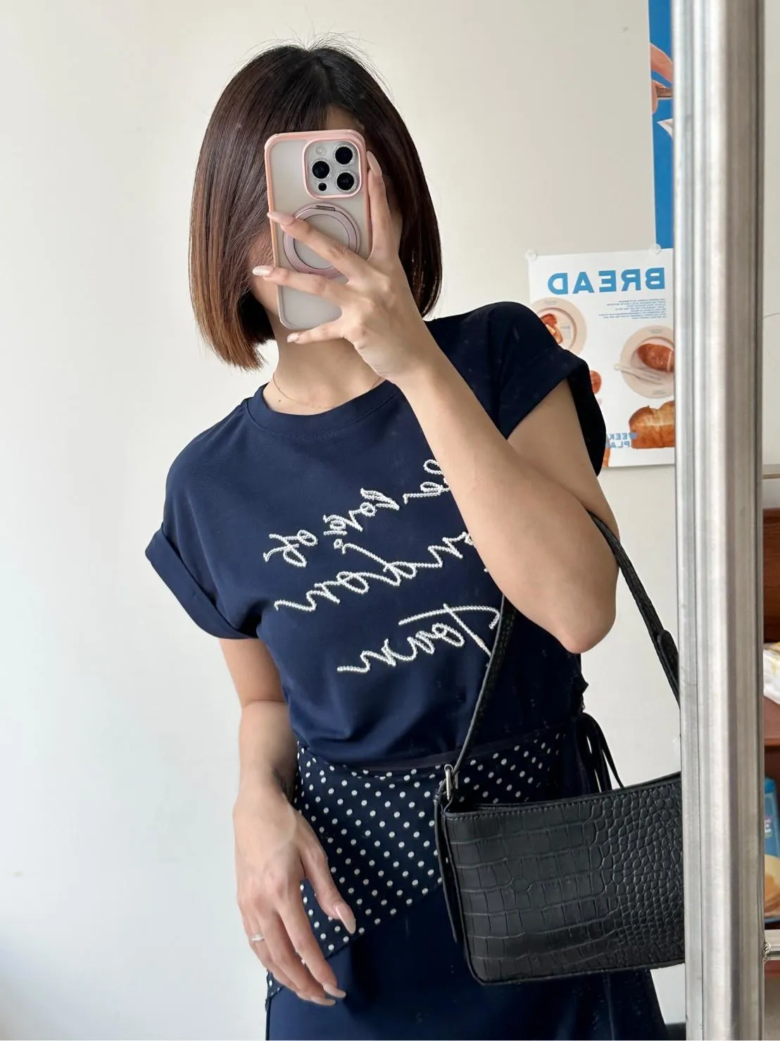 英文草寫刺繡反折長洋裝