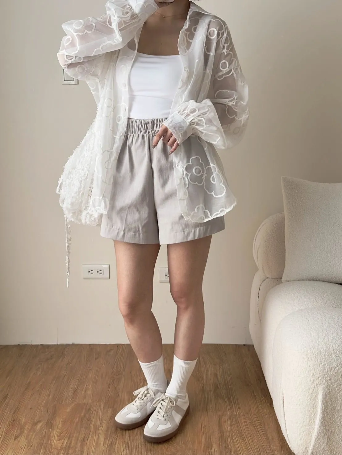 花朵雪紡後造型襯衫