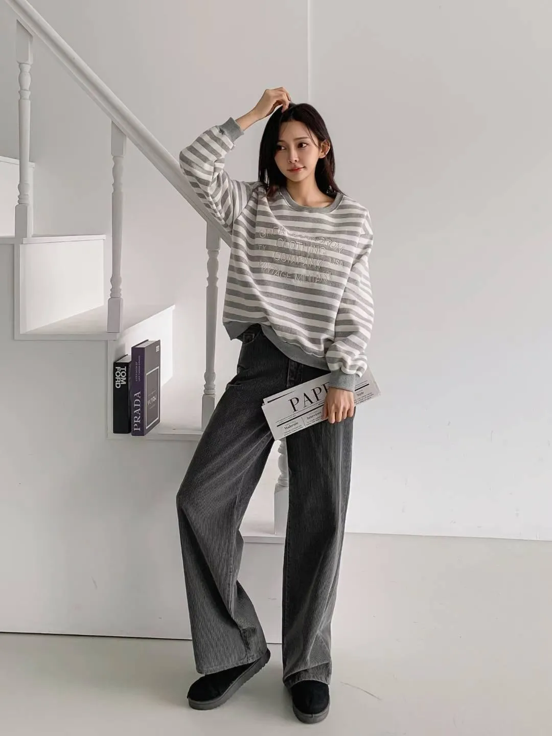 正韓條紋刺繡英字大學T