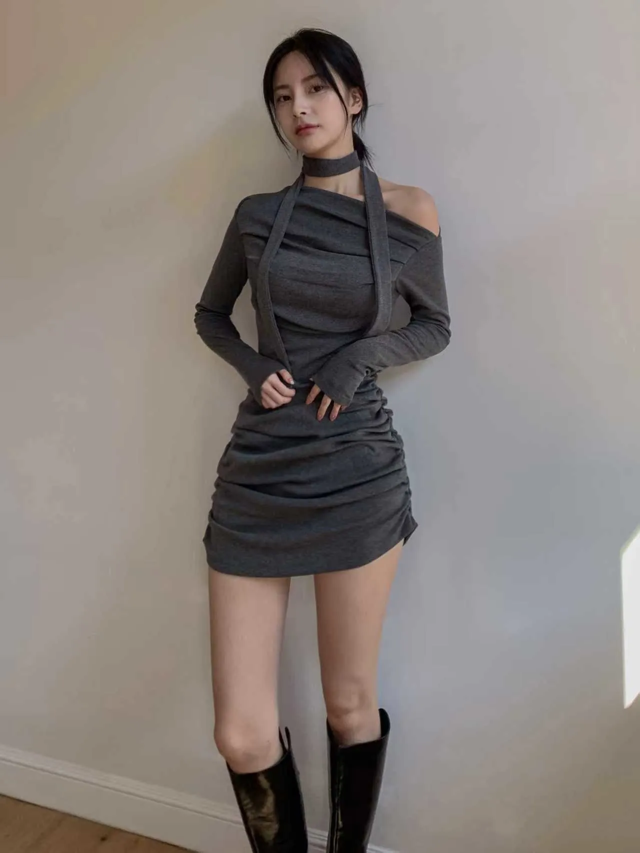 正韓垂身抓皺修身包臀洋