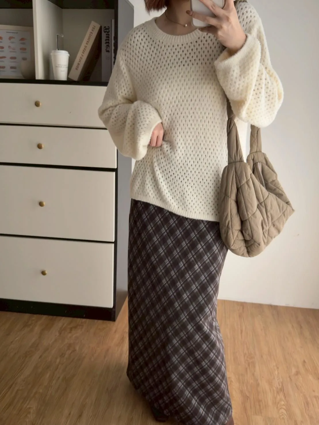 奶糯糯洞洞毛衣