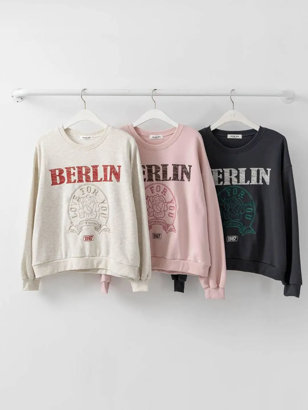 正韓玫瑰刺繡英字大學T