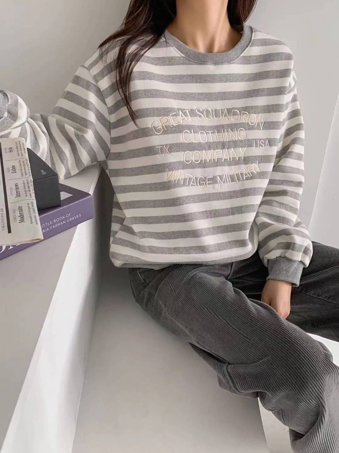 正韓條紋刺繡英字大學T