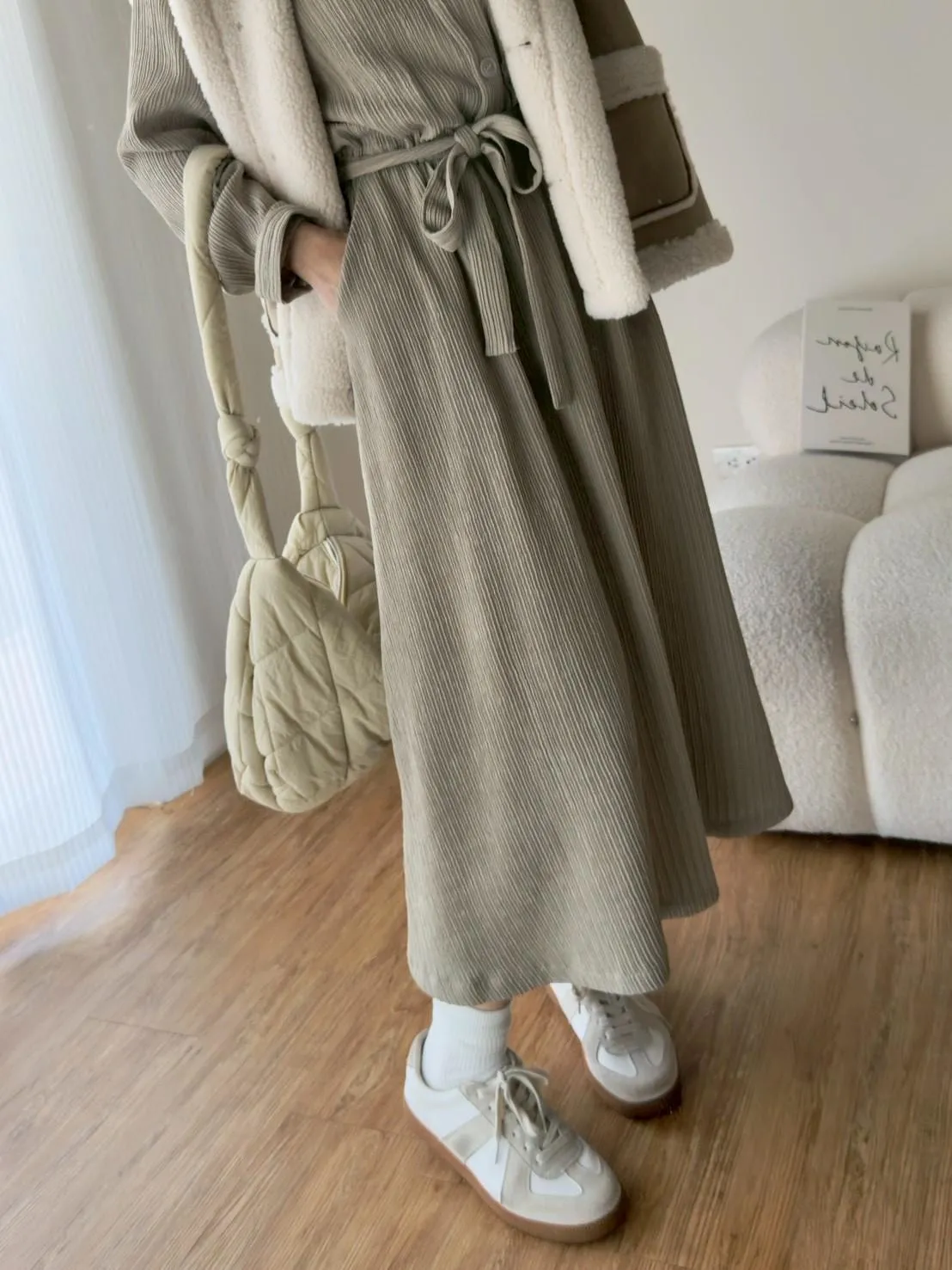 毛料V領排釦綁帶洋裝