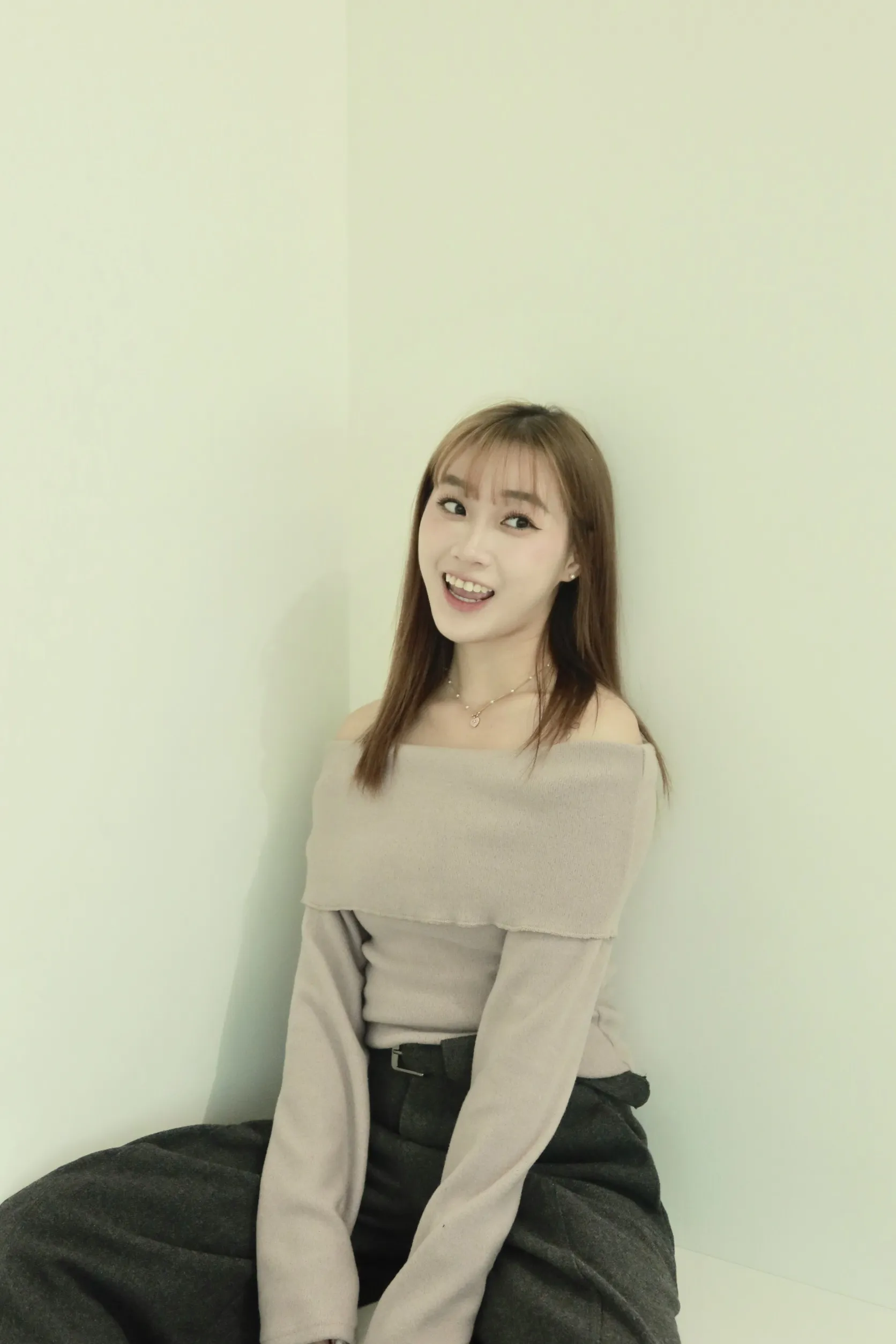 正韓修身露肩厚磅一字領