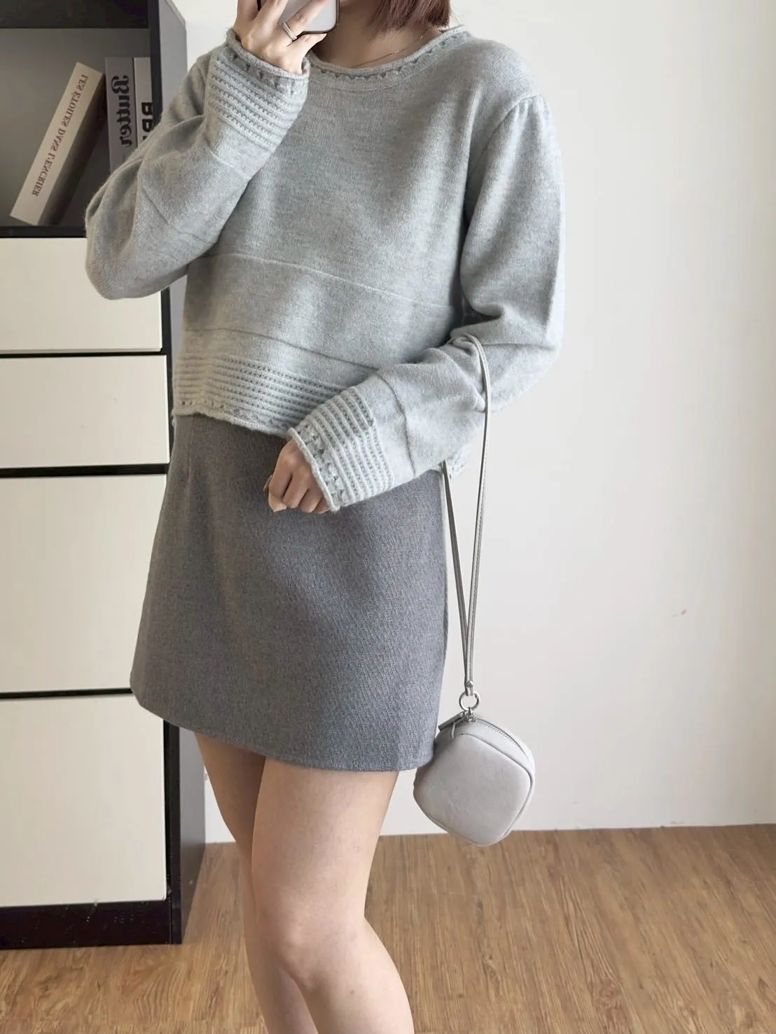 圓領下坑條毛衣