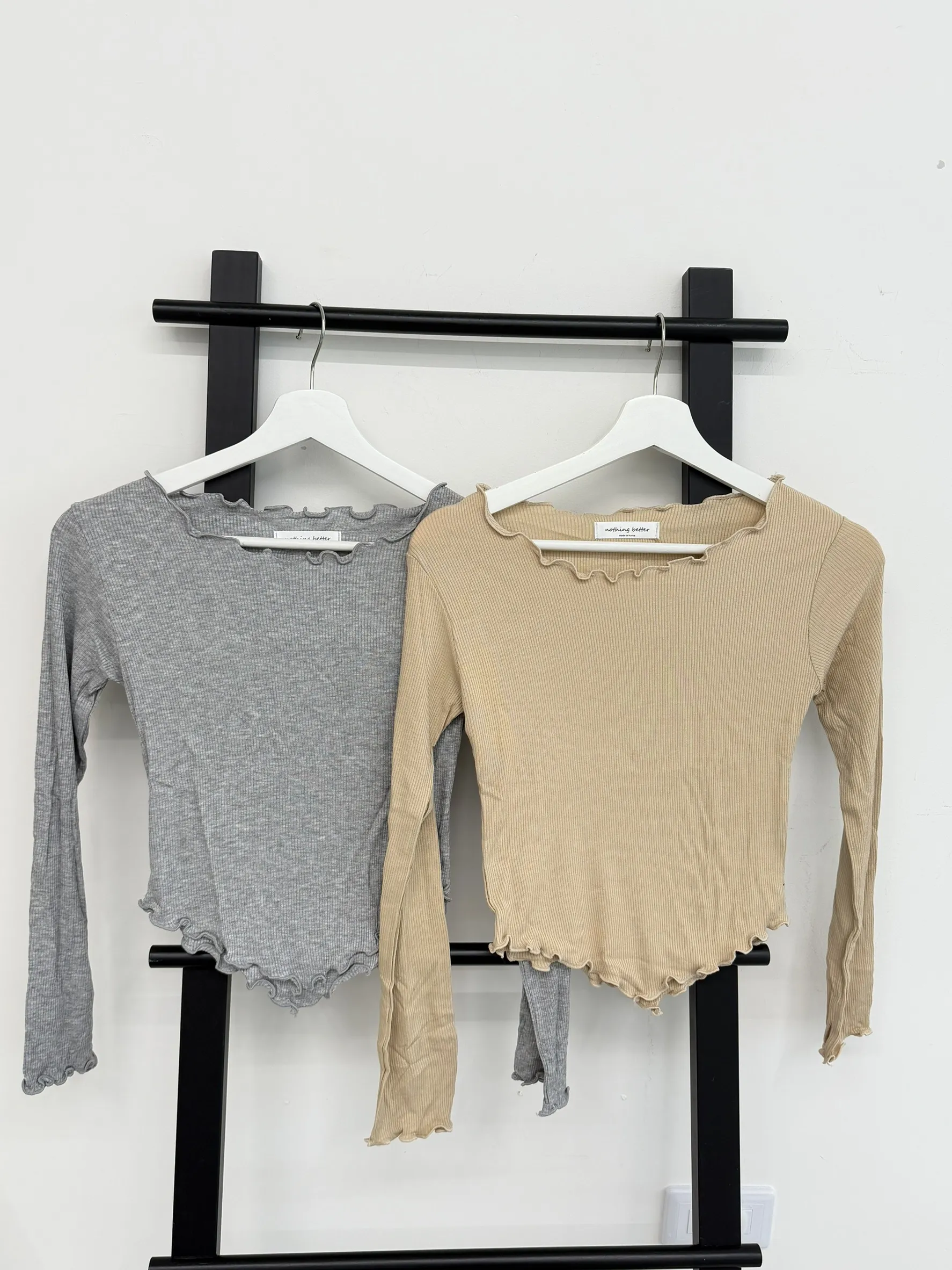 正韓羅紋木耳邊下擺修飾短款上衣