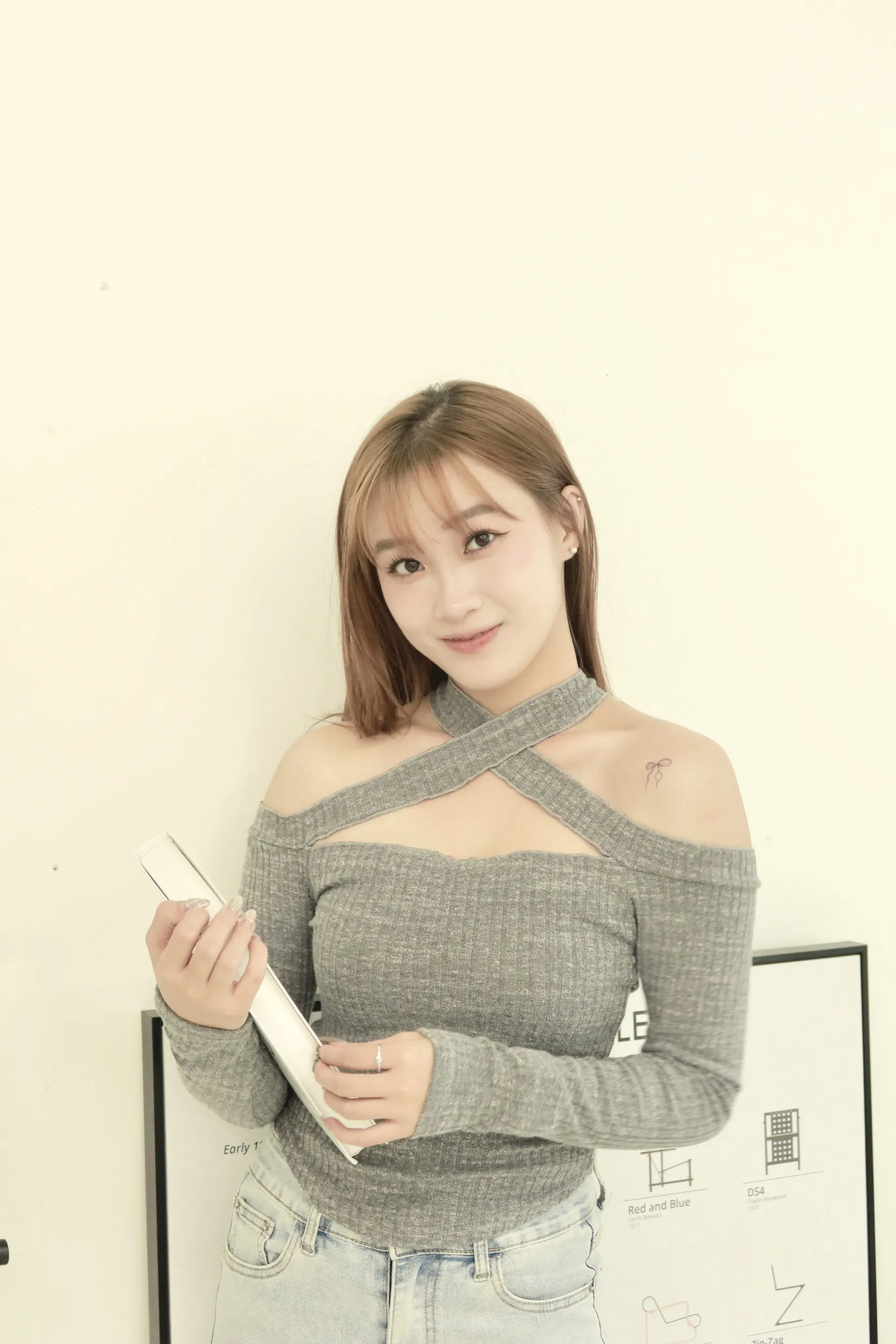 正韓性感露鎖骨交叉踢恤