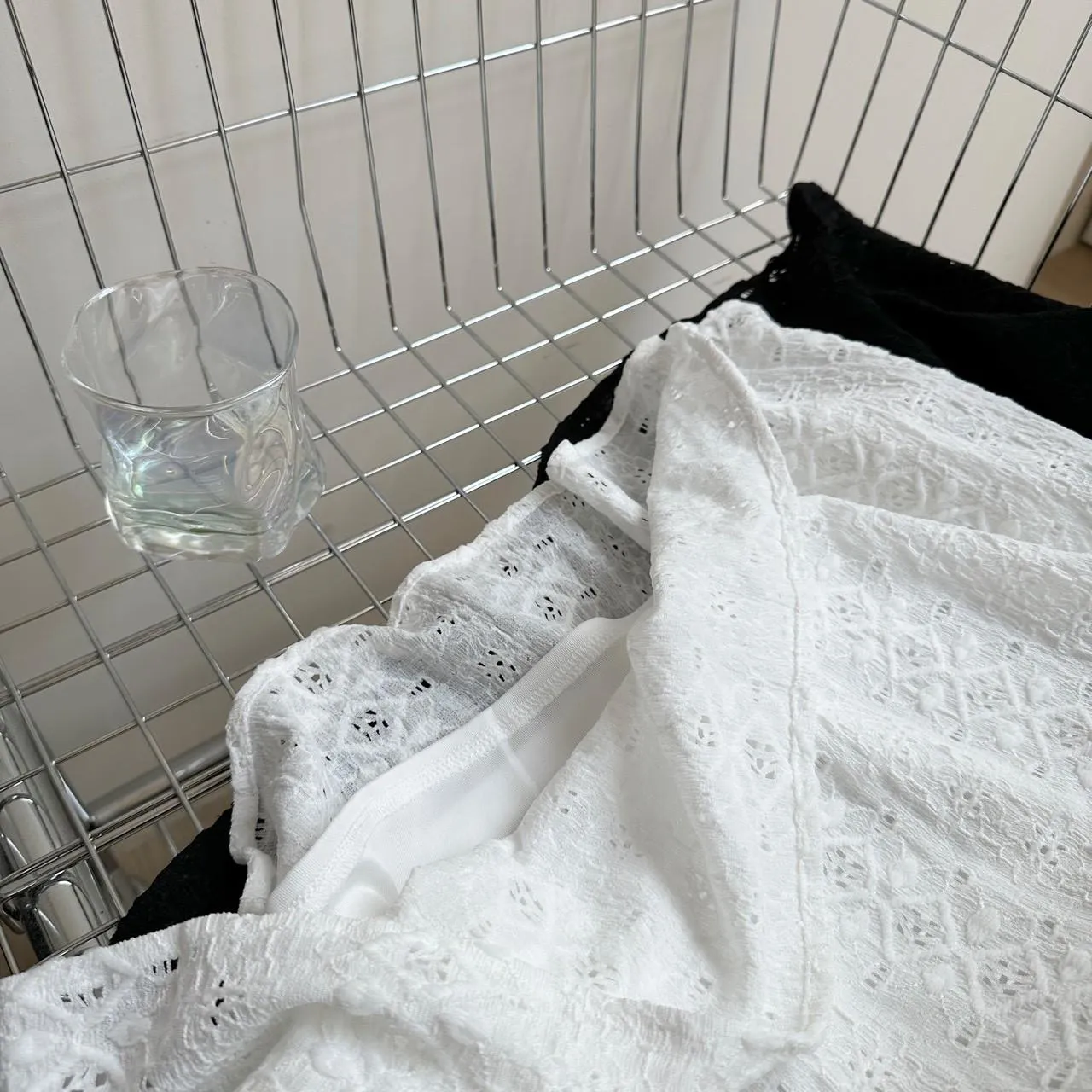 細肩蕾絲簍空短洋裝