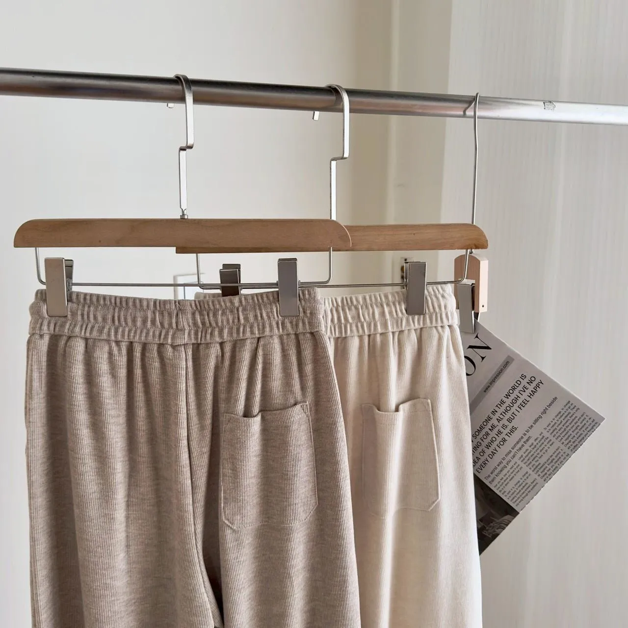 磨毛絨面拼接直腿寬褲（後口袋）