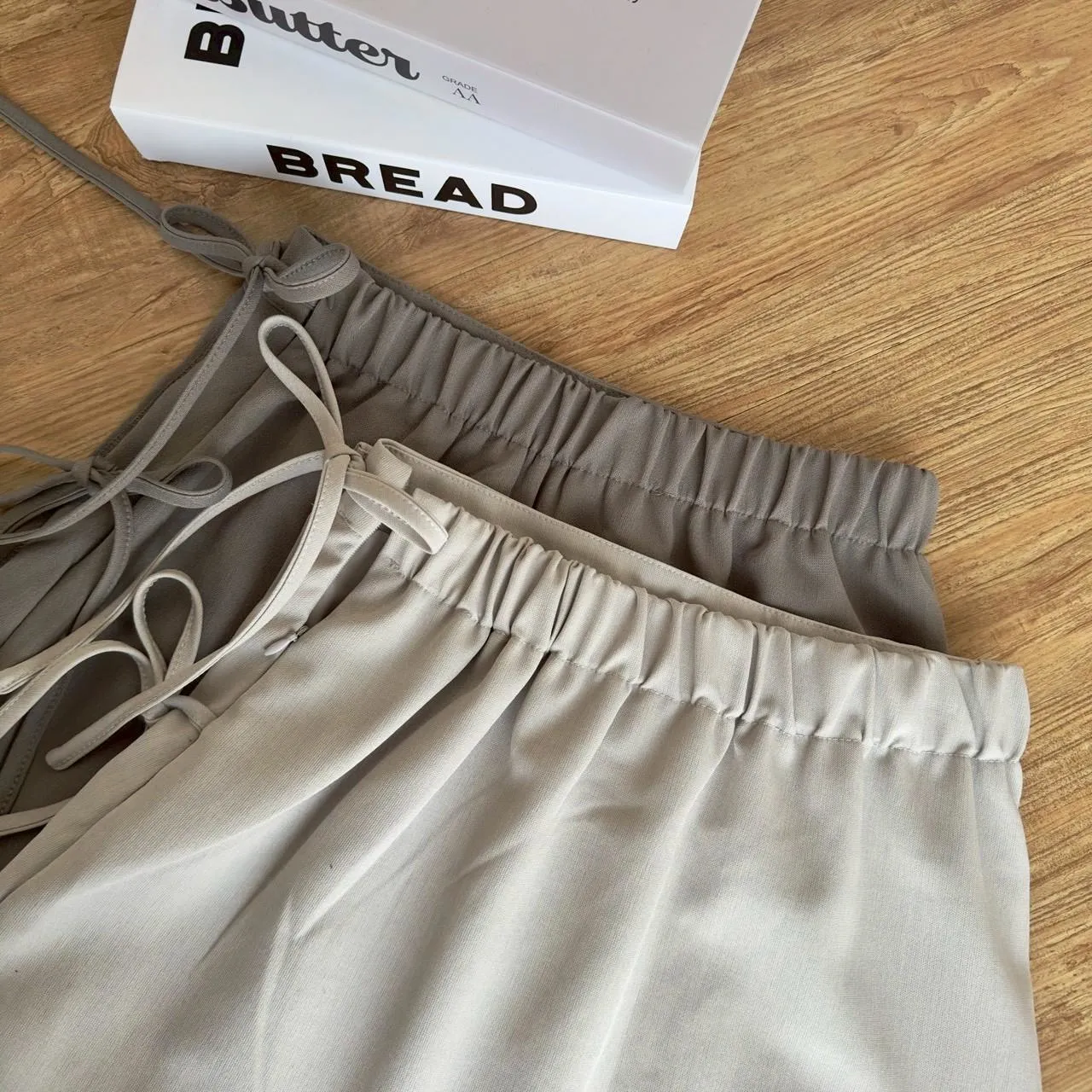 綁帶造型百褶西裝短裙