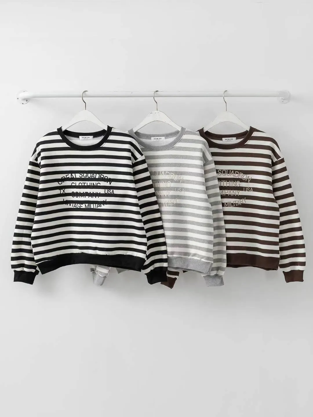 正韓條紋刺繡英字大學T