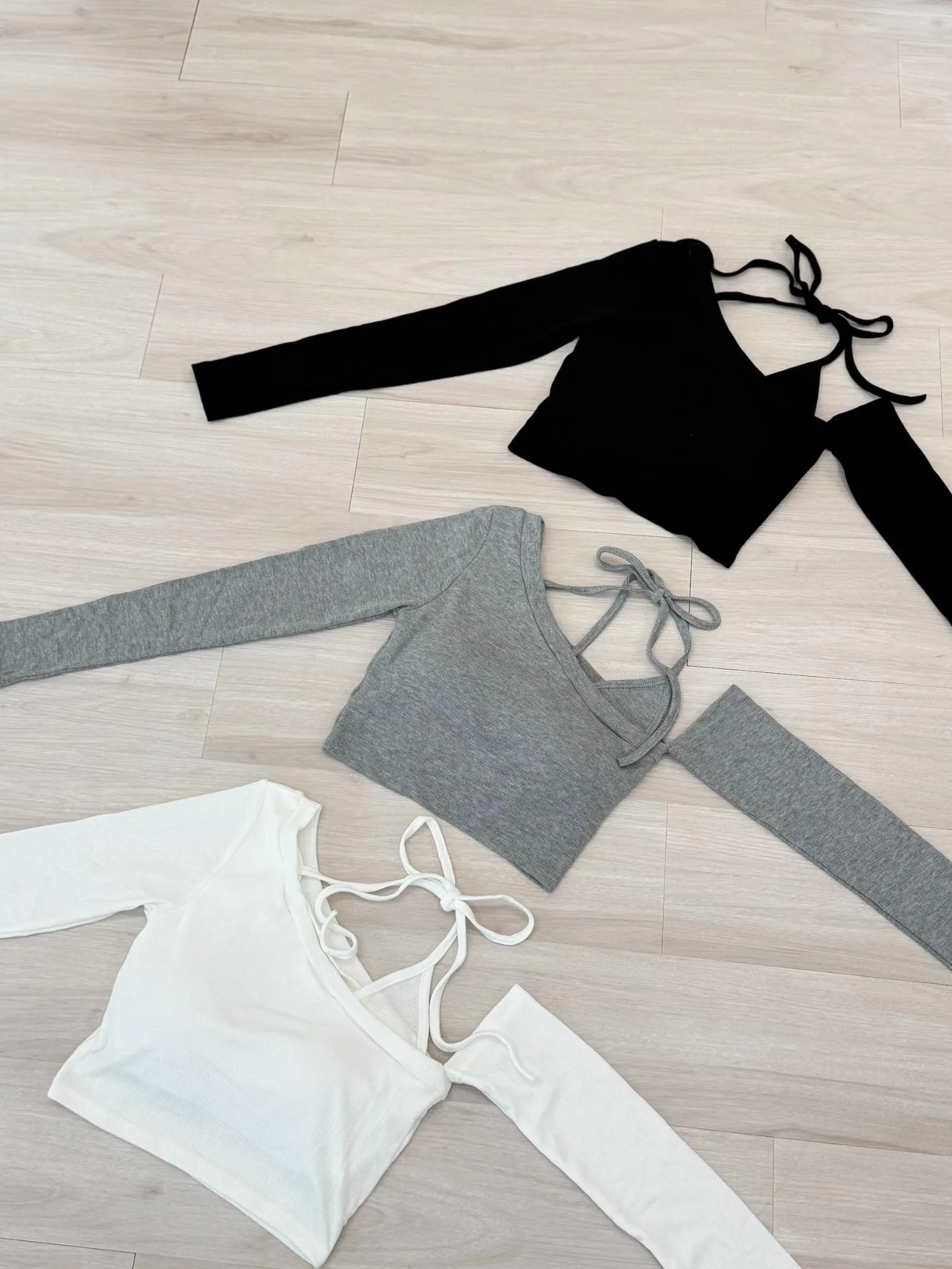 假兩件內胸墊繞脖綁帶上衣