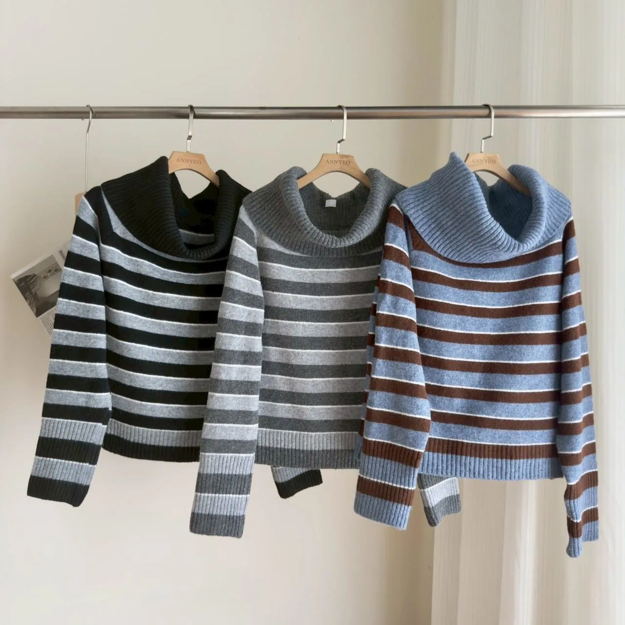 撞色橫條翻領毛衣