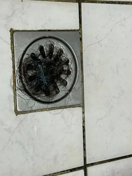 與其「用通樂跟水管賭命」，不如「用漂白水輕鬆化解」。