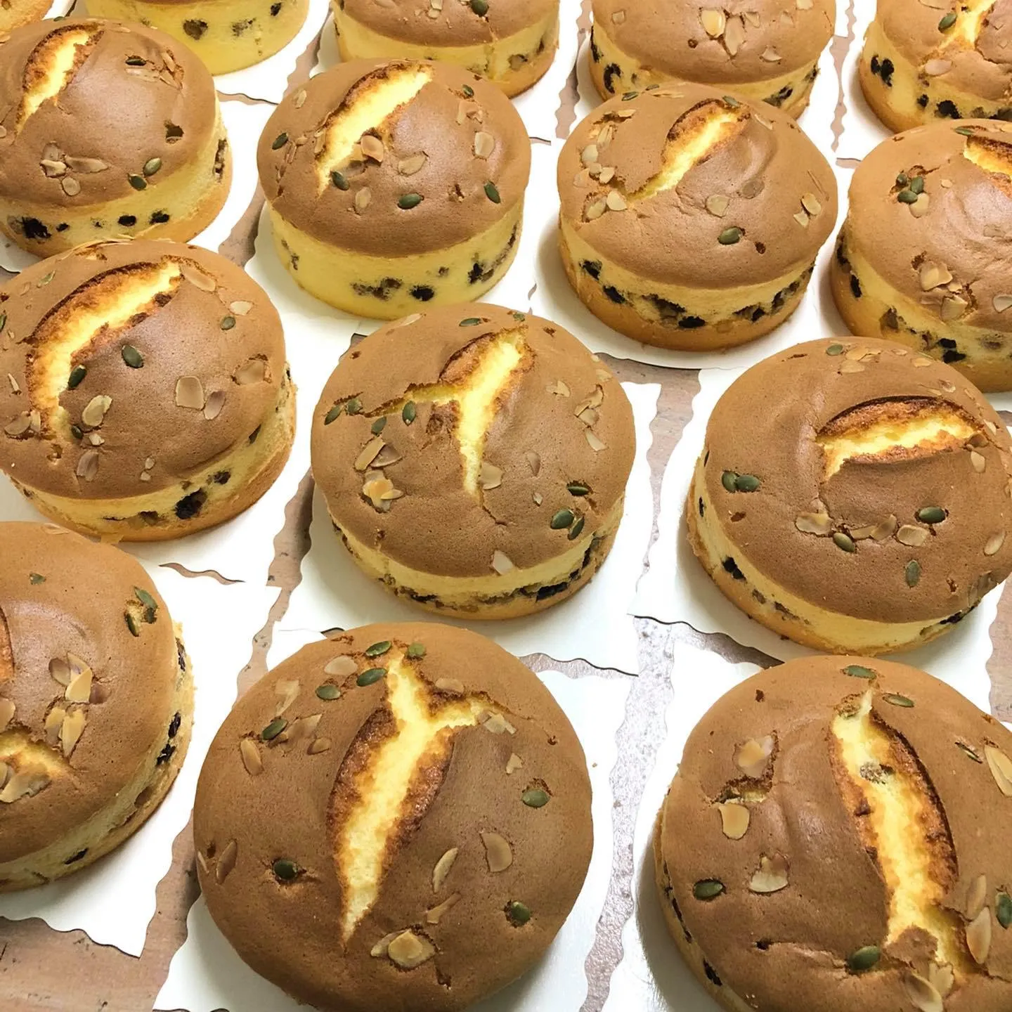 感謝  竹巷里社區發展協會長壽俱樂部  及  快官里長壽俱樂部  訂購110年度重陽節敬老活動慶生大會蛋糕禮盒｜糕餅行｜彰化糕餅行