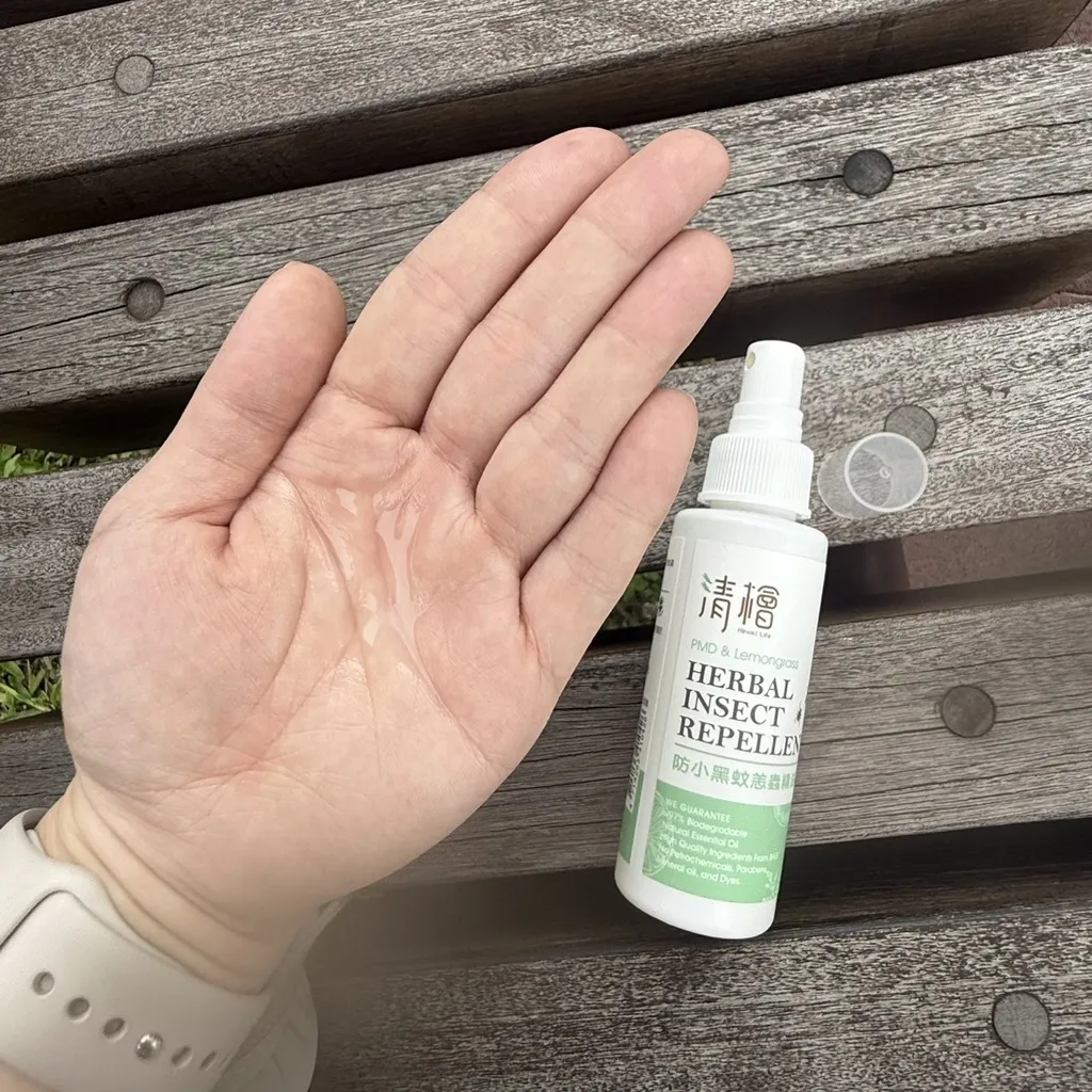 【清檜抗菌驅離萬用清潔劑】平時桌子上的咖啡漬直接用萬用輕鬆擦拭；【清檜防小黑蚊恙蟲精油噴霧】帶小孩出門必備！不怕蚊子找上門 —MiaQ