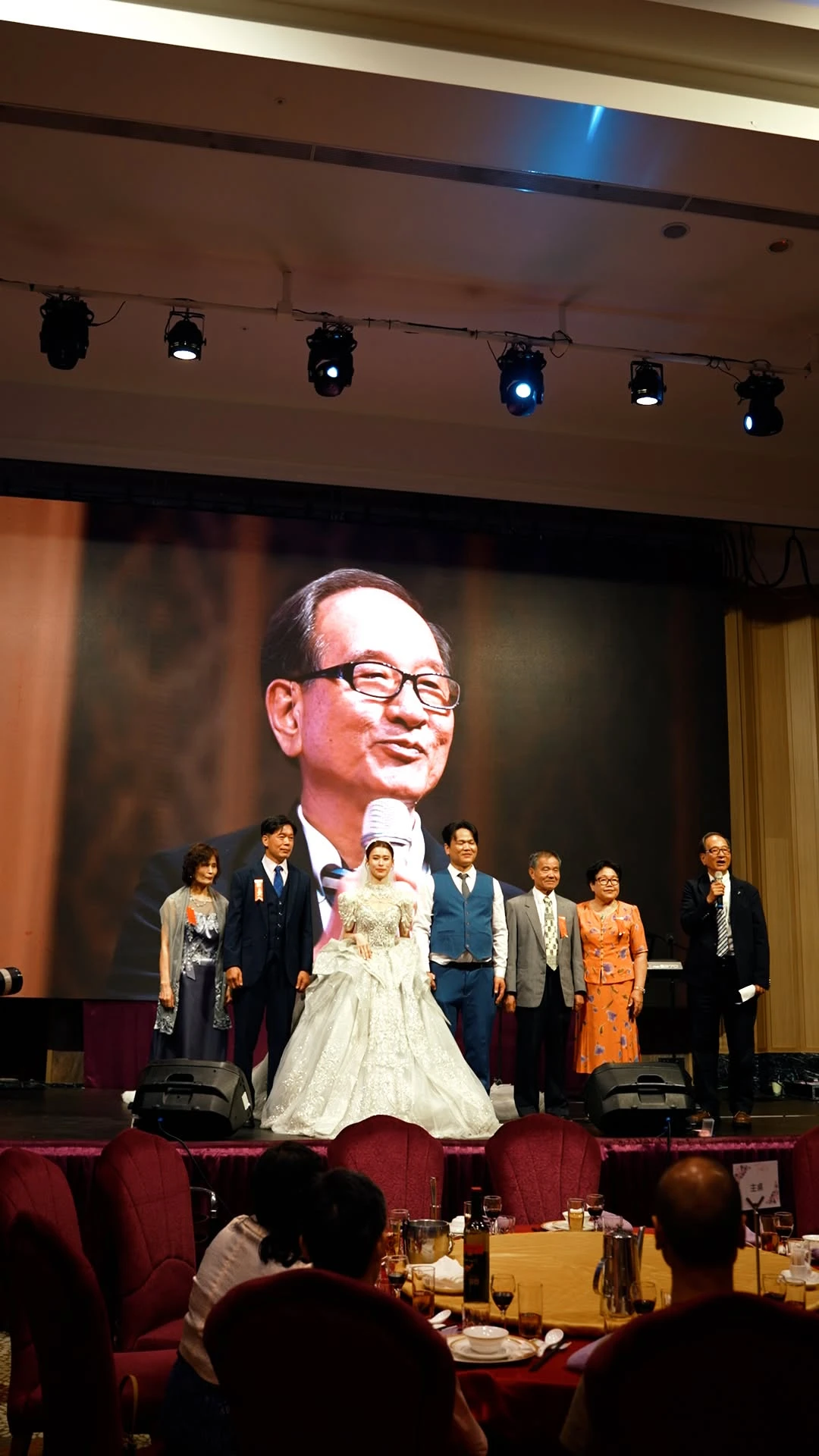 掀起全場高潮！目前美式婚禮最夯的「大螢幕互動遊戲」