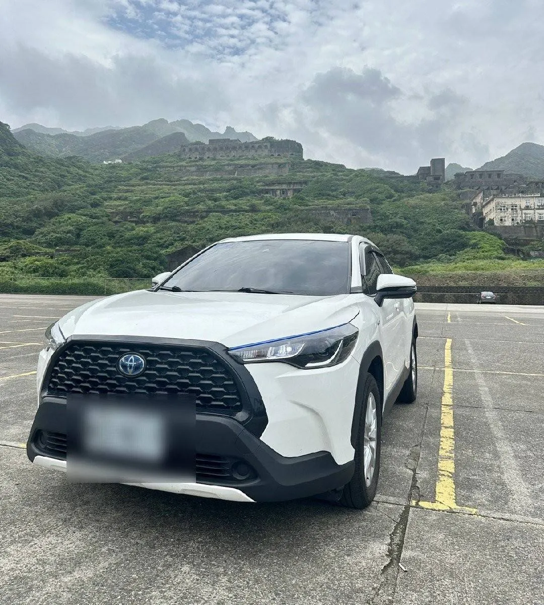 五人座轎車
