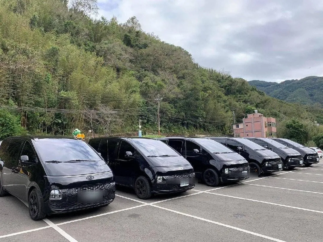 七人座轎車