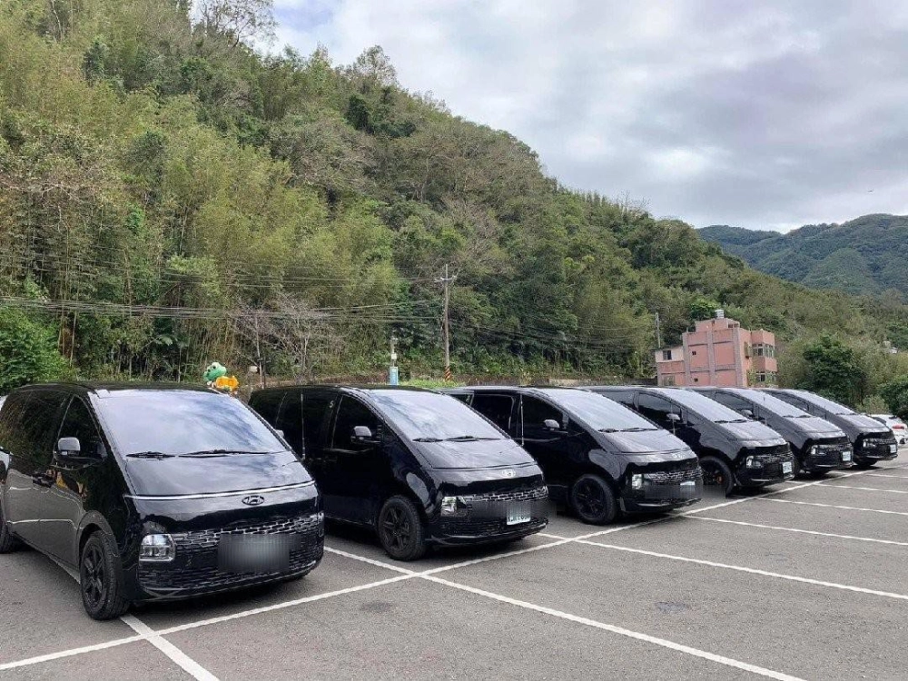 七人座轎車