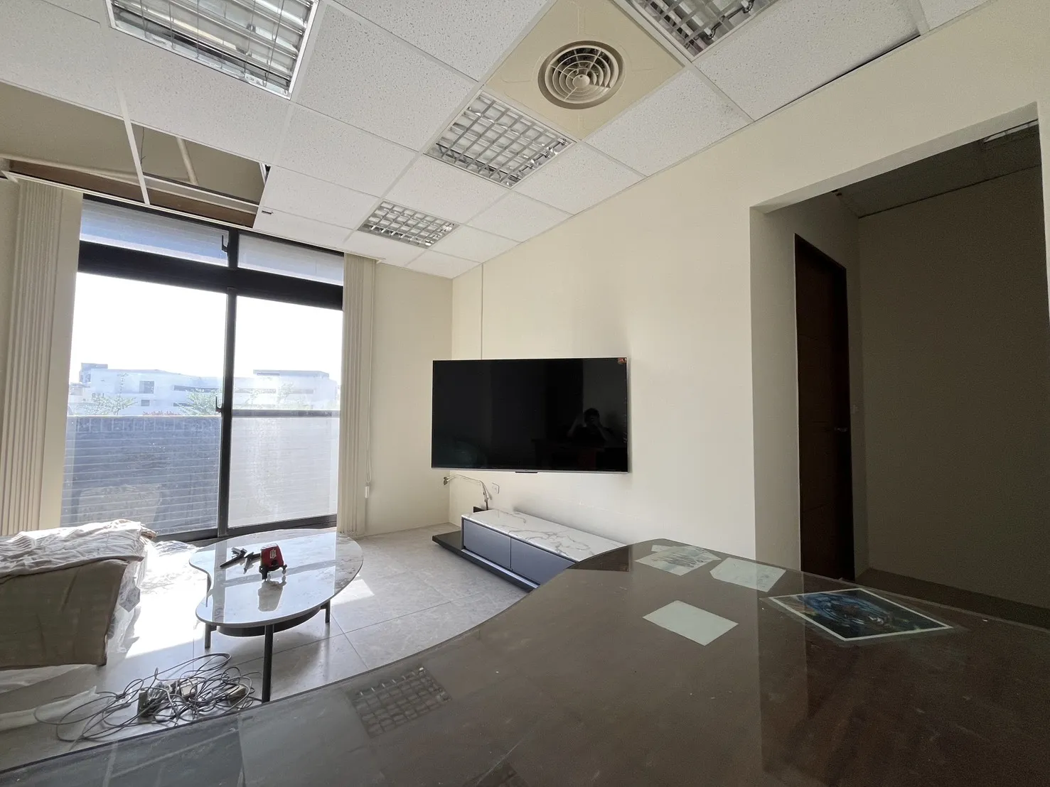 55吋固定式電視壁掛側面