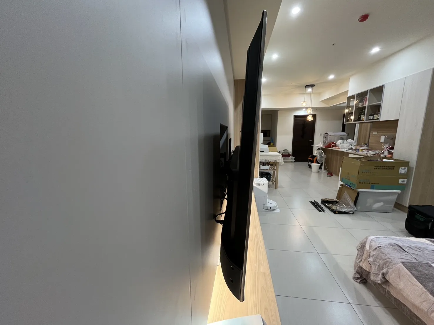 65吋伸縮電視壁掛側面