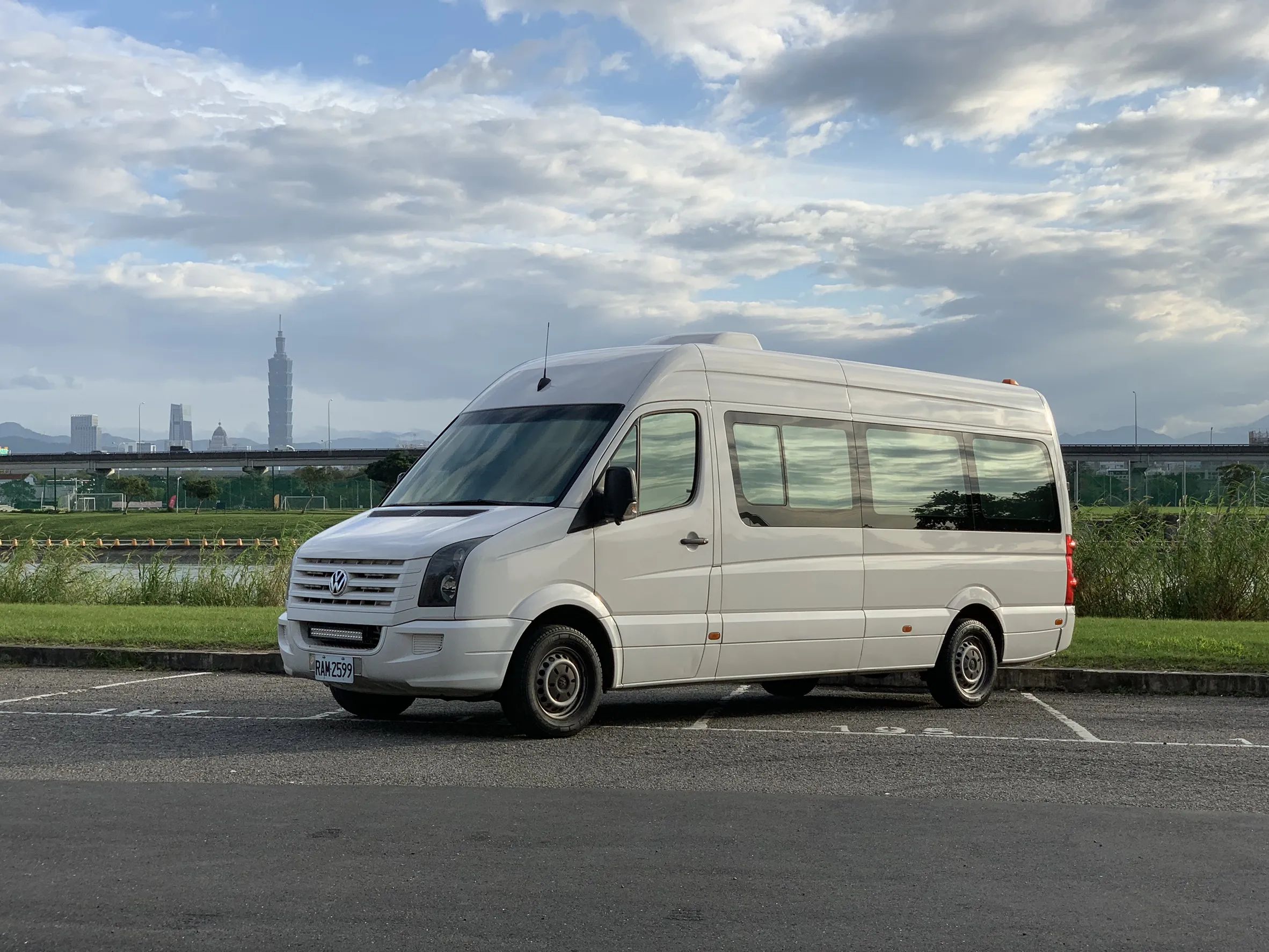 豪華頂級保母車大T5 九人座