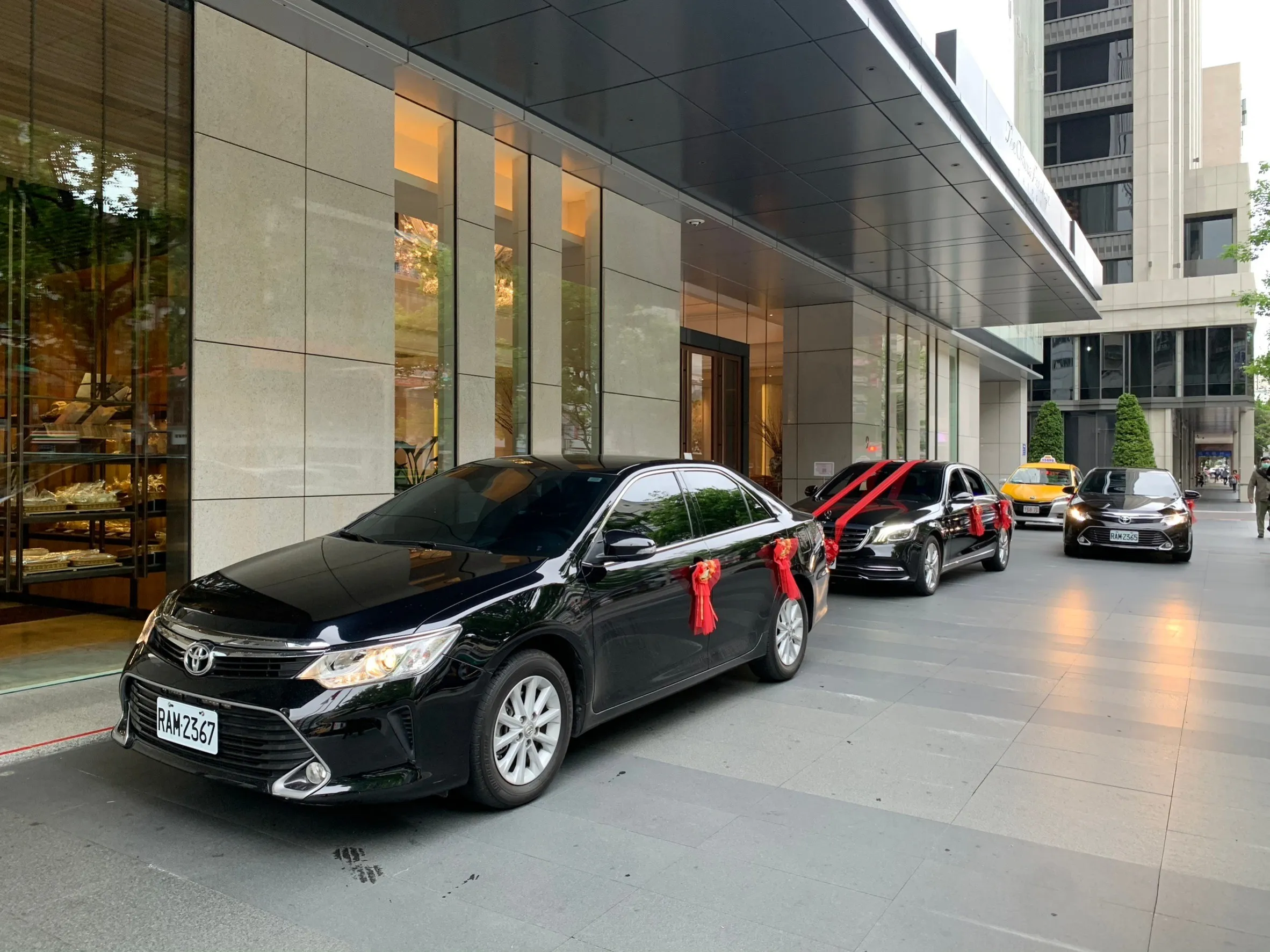 小改款W222賓士S350L加長型一台+高級轎車CAMRY五台