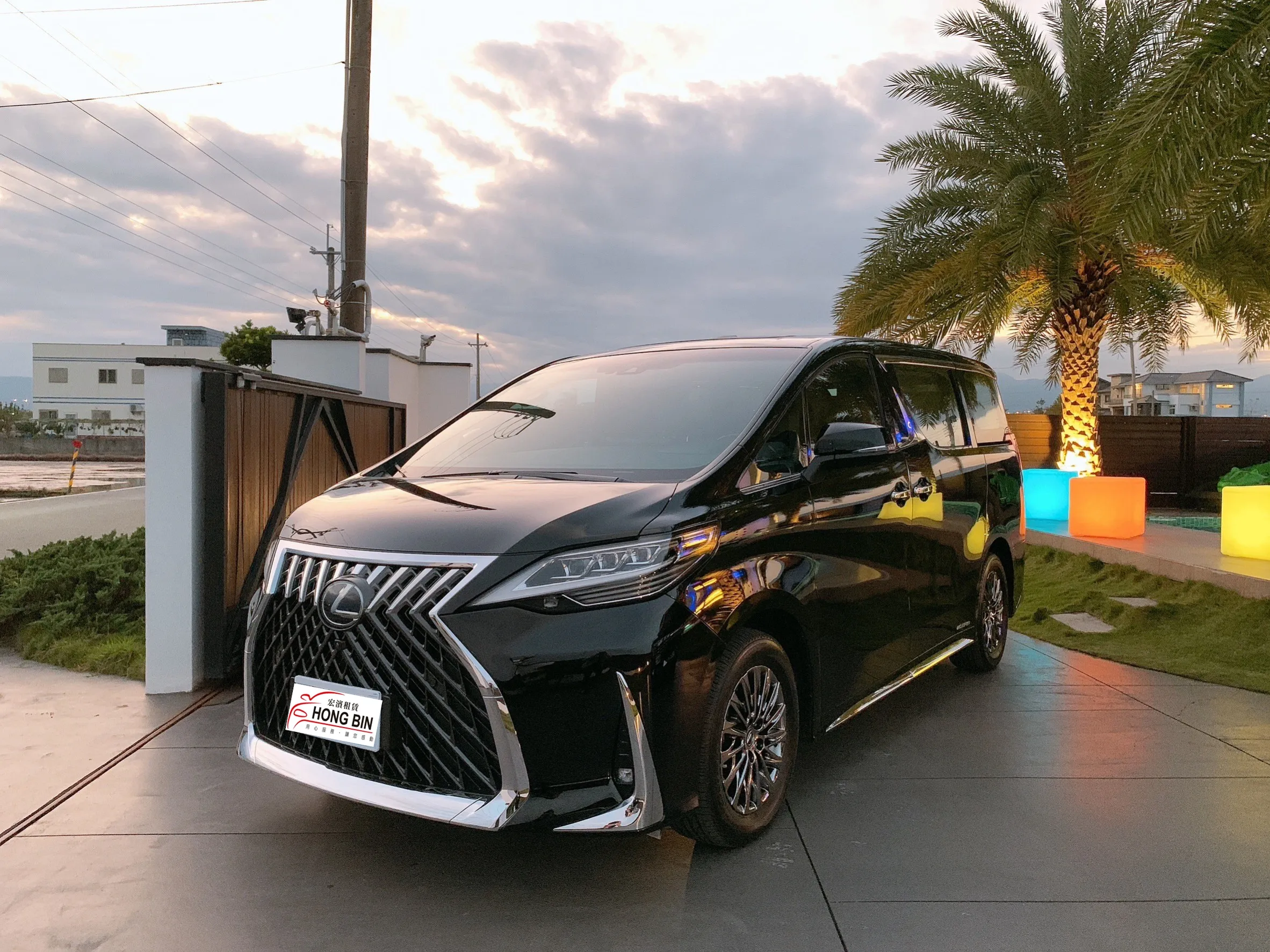 尊爵Lexus LM300h 四人座/七人座保母車/商務車