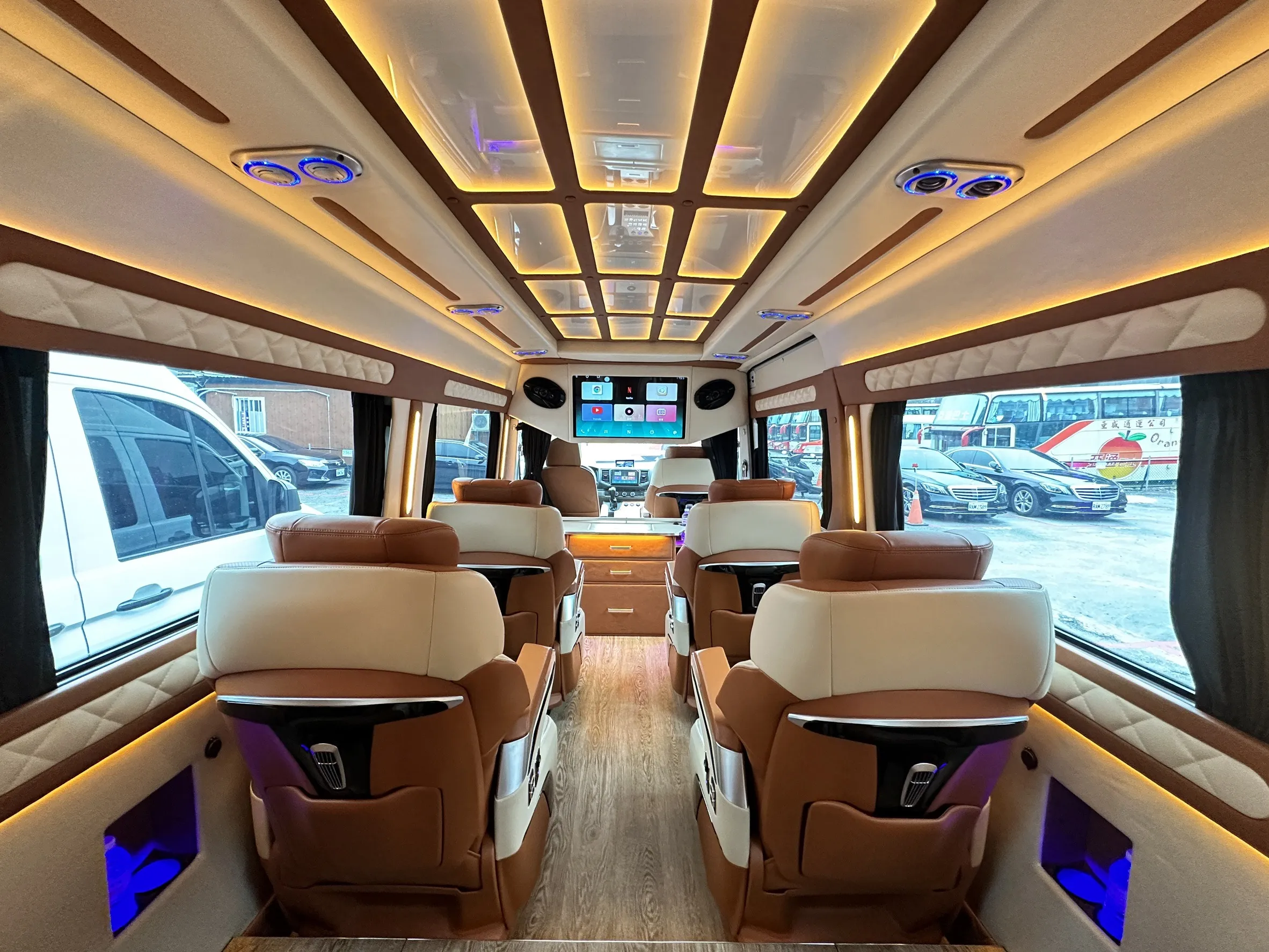 新款福斯大T6 Crafter頂級保母車