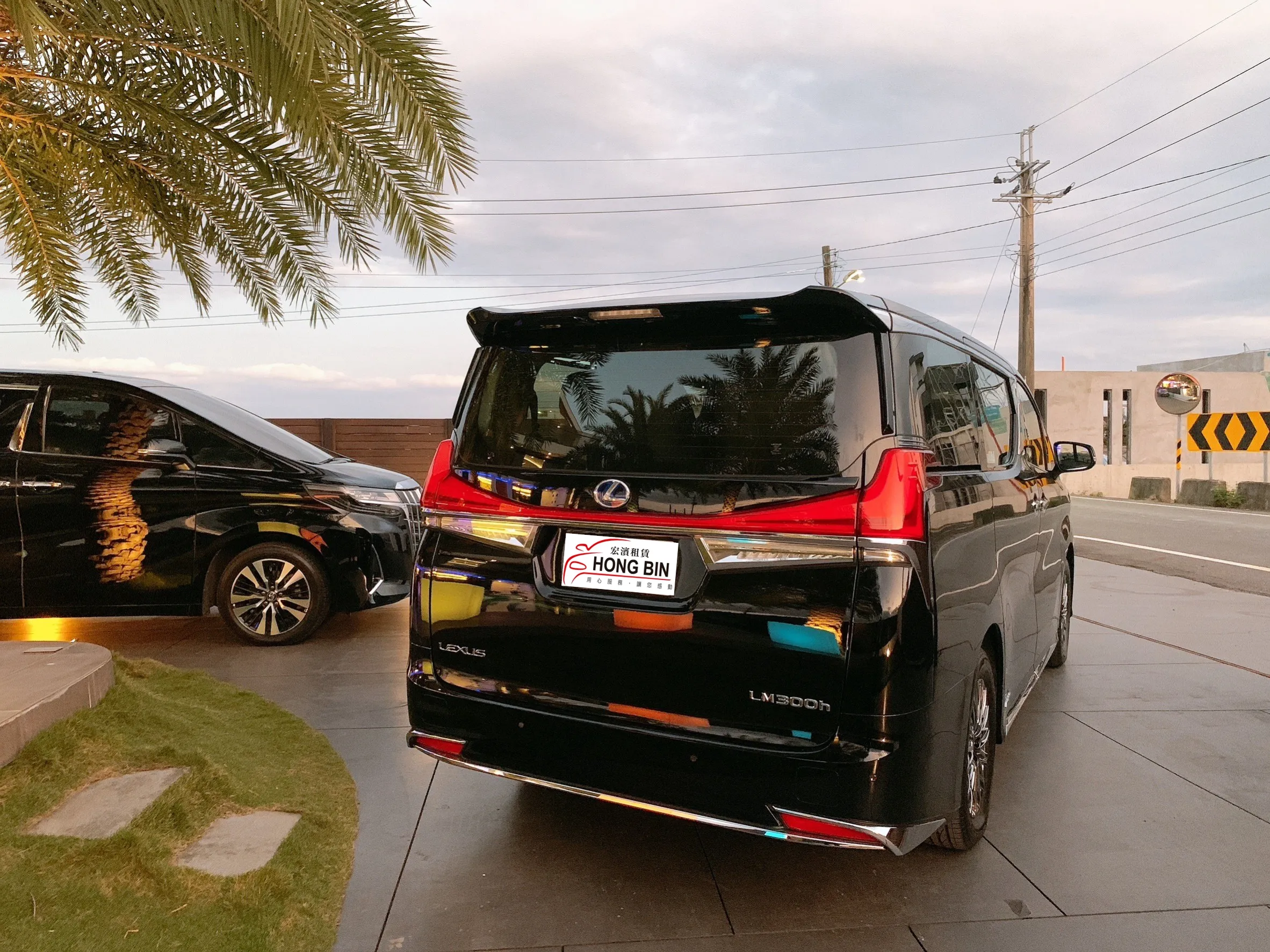 尊爵Lexus LM300h 四人座/七人座保母車/商務車