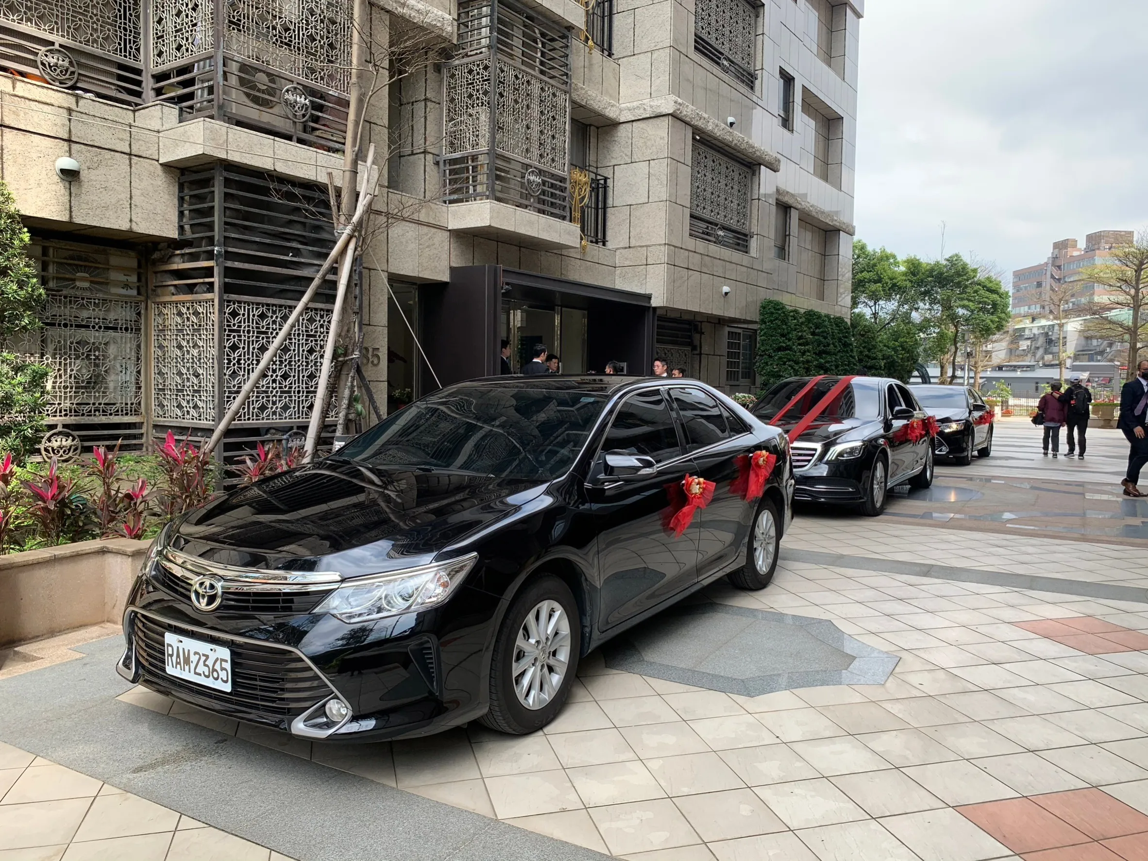 小改款W222賓士S350L加長型一台+高級轎車CAMRY一台