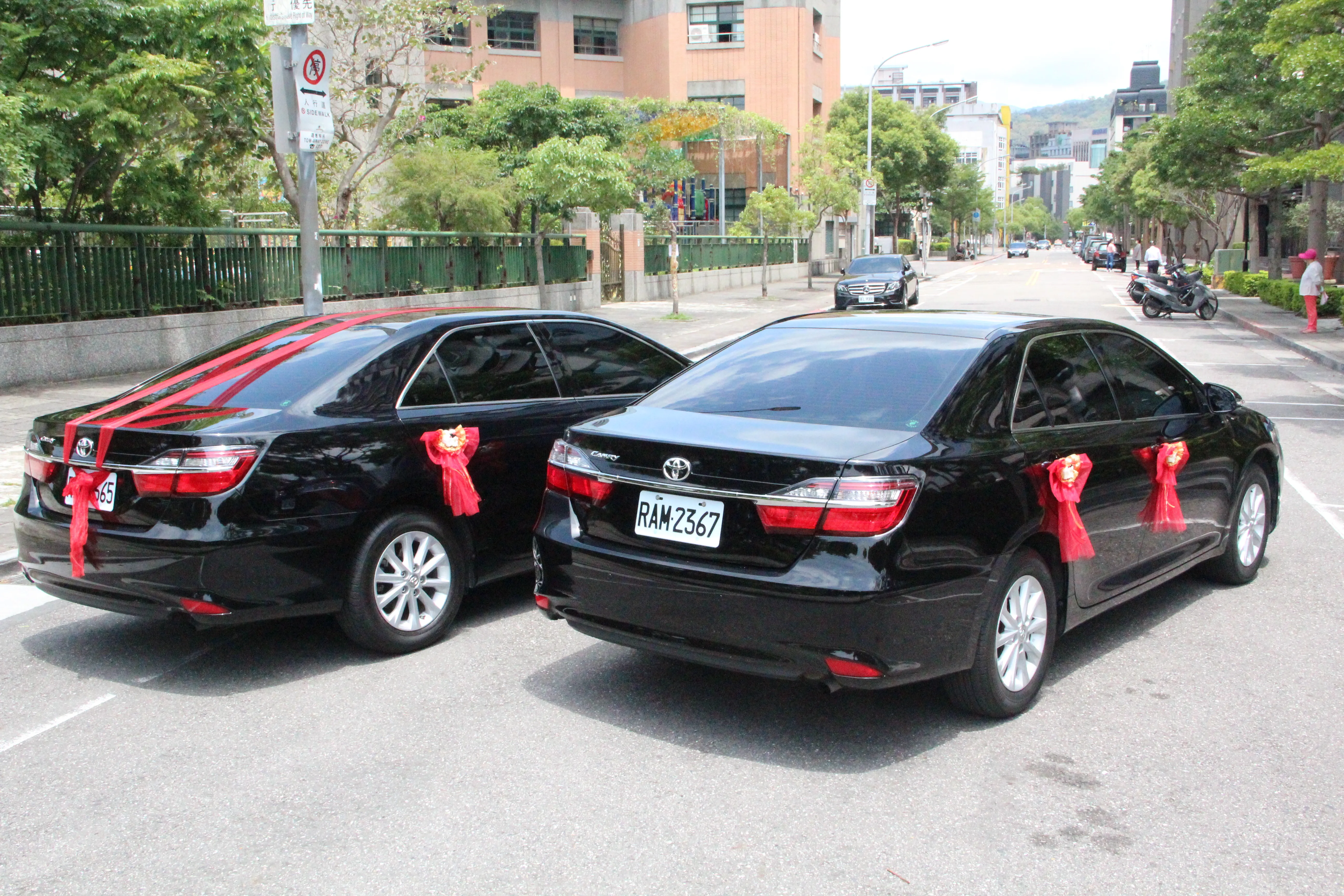 高級轎車CAMRY 二台