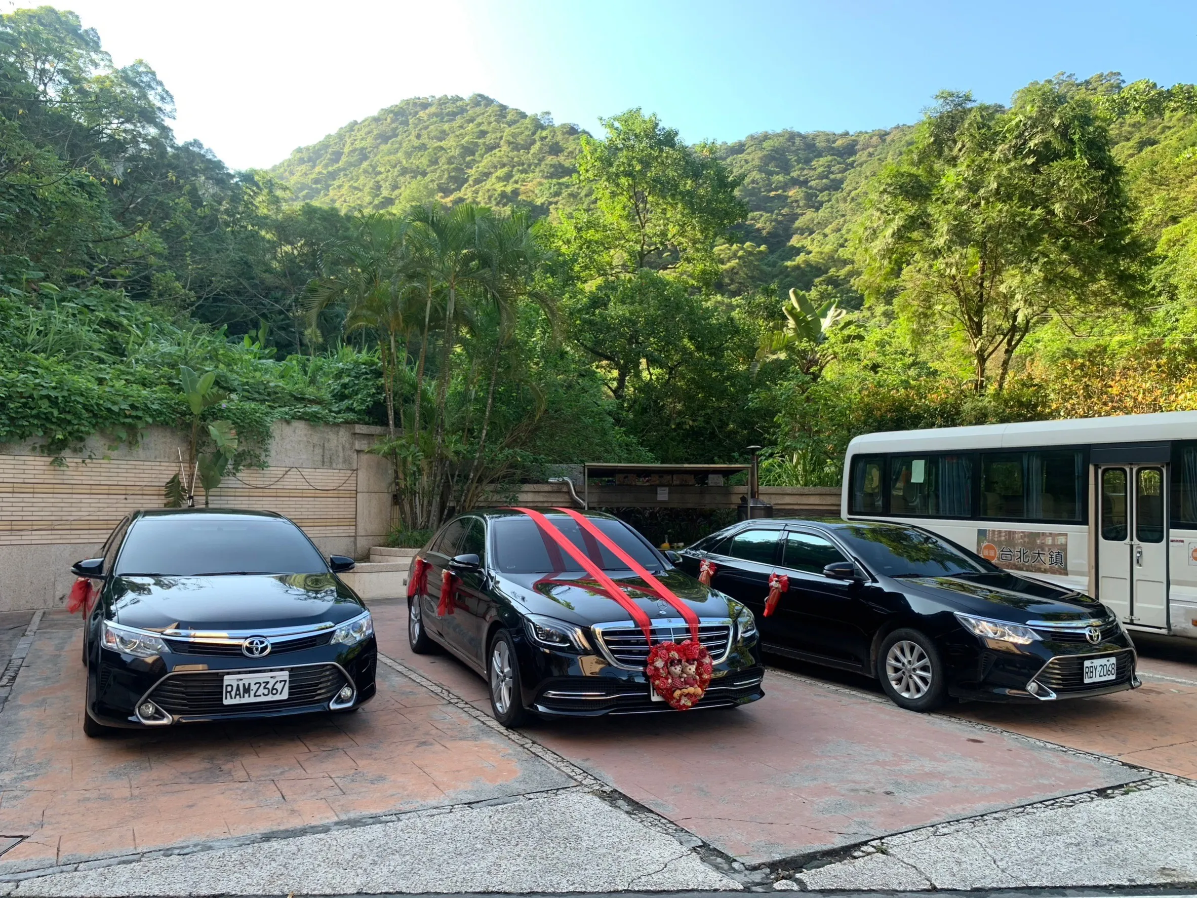 小改款W222賓士S350L加長型一台+高級轎車CAMRY兩台