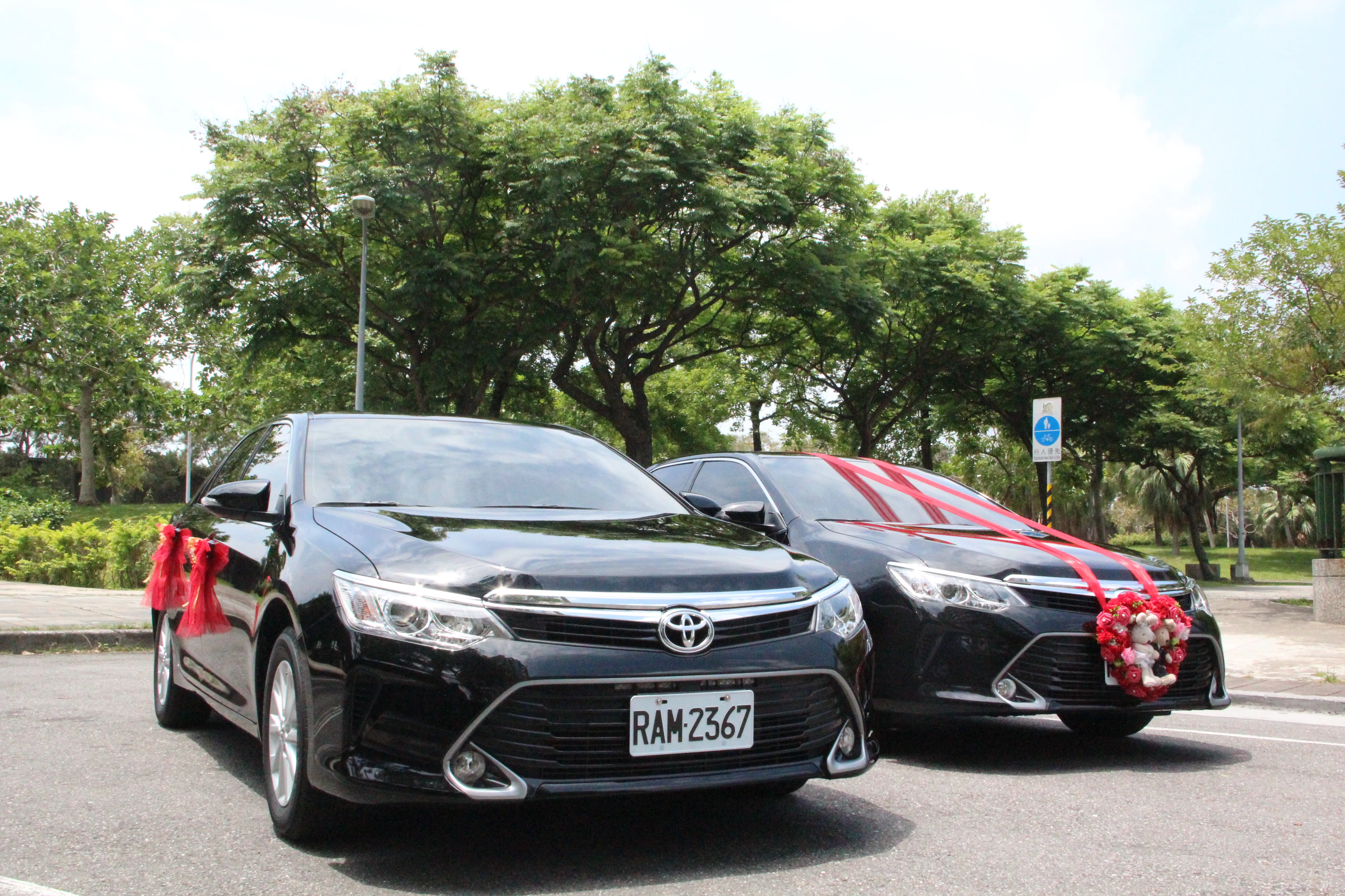 高級轎車CAMRY 二台