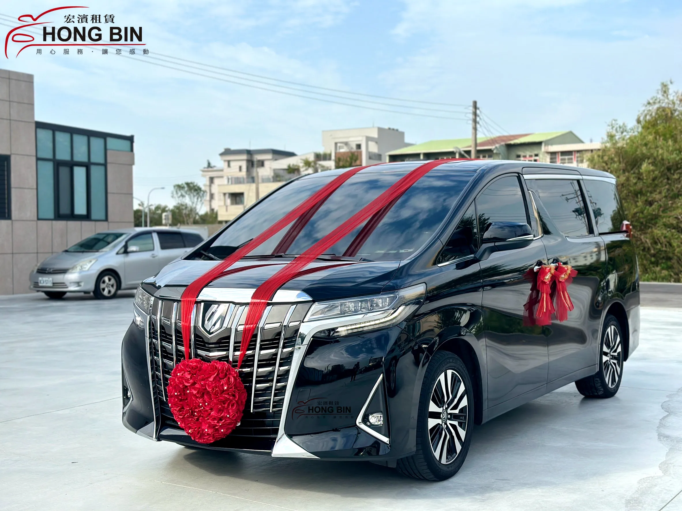 新款ALPHARD 4.0 一台+ ALPHARD 3.5  二台