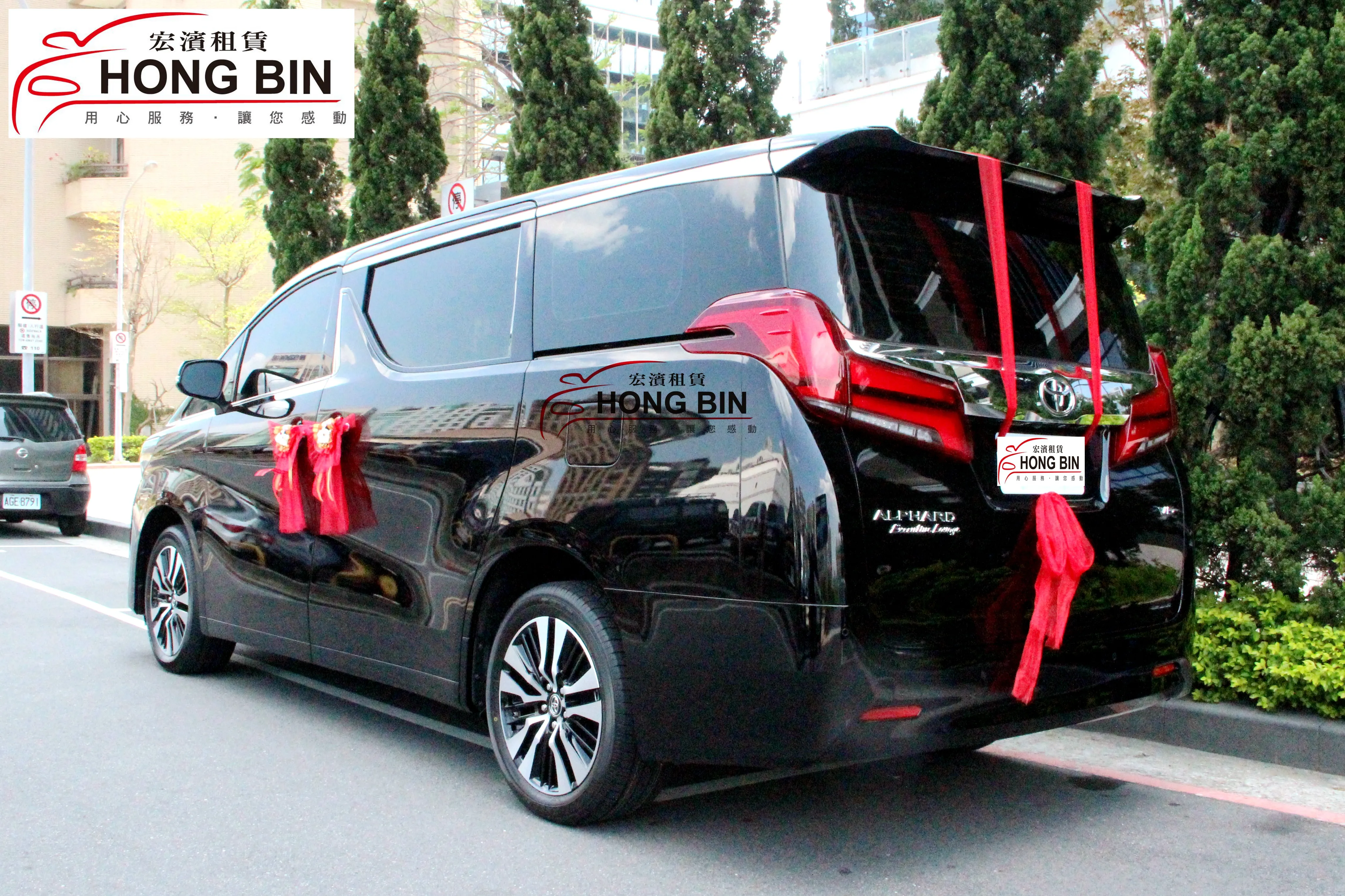 新款ALPHARD 4.0 一台+ ALPHARD 3.5  一台