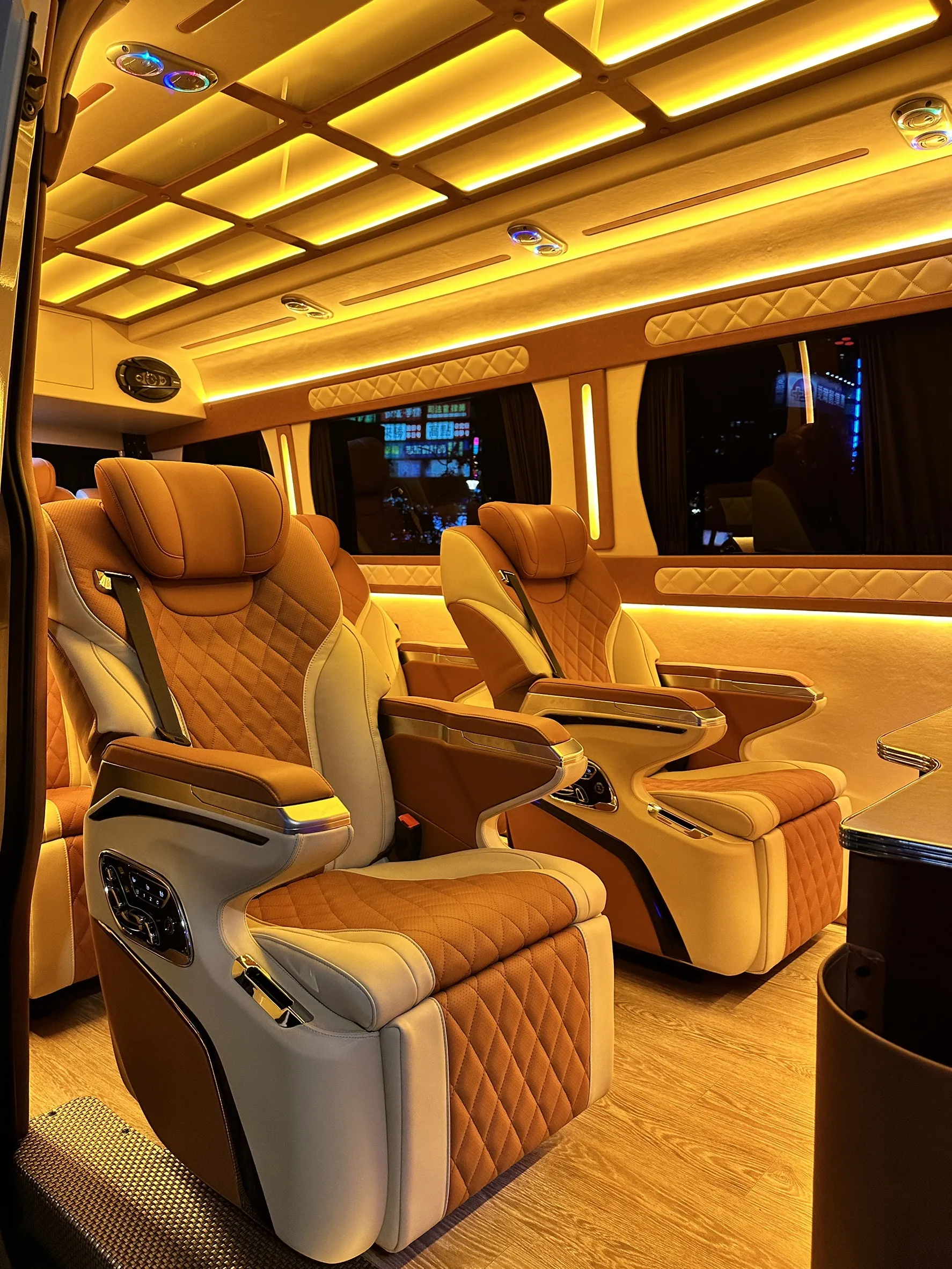 新款福斯大T6 Crafter頂級保母車