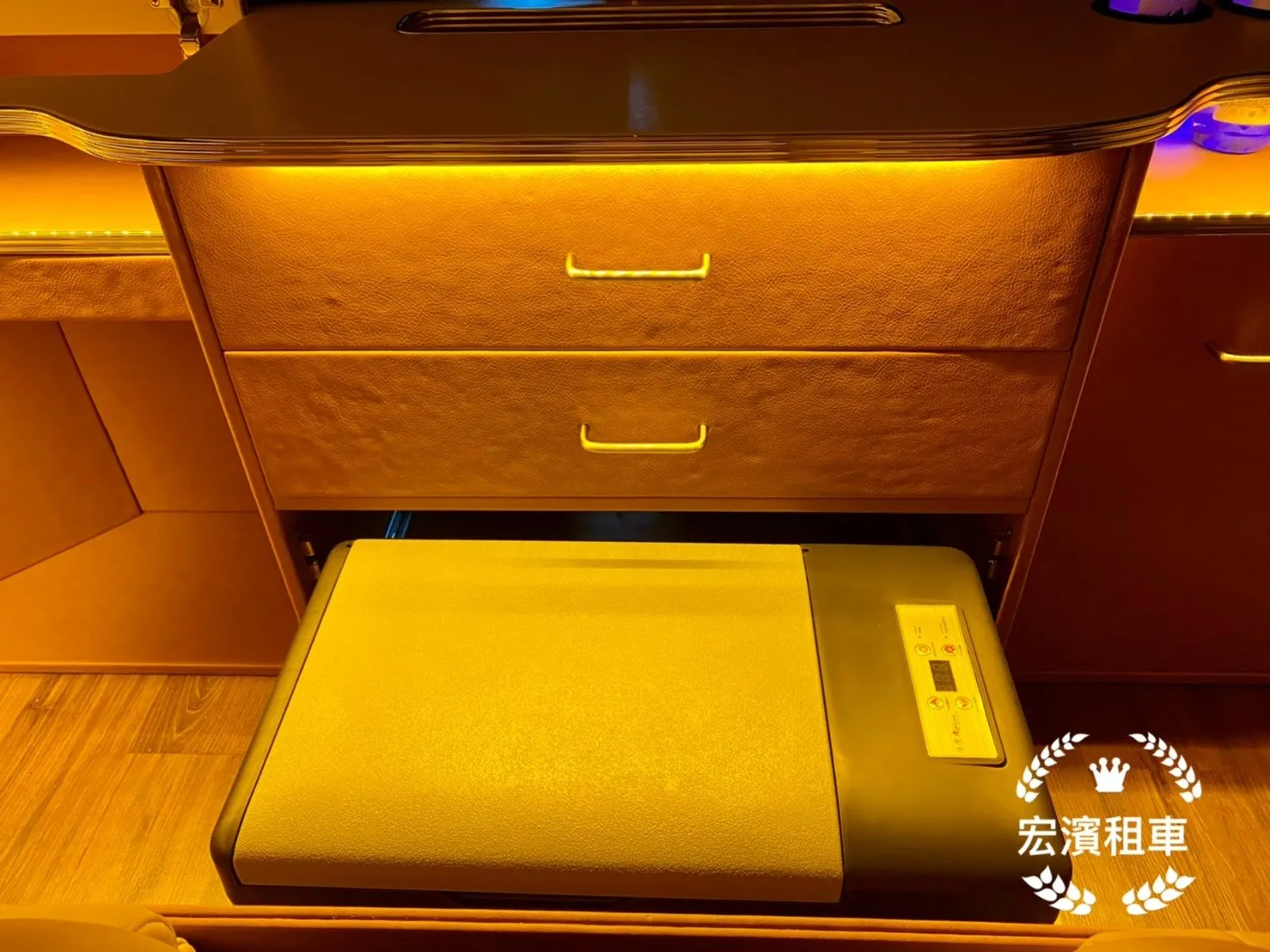 新款福斯尊爵大T6明星保母車