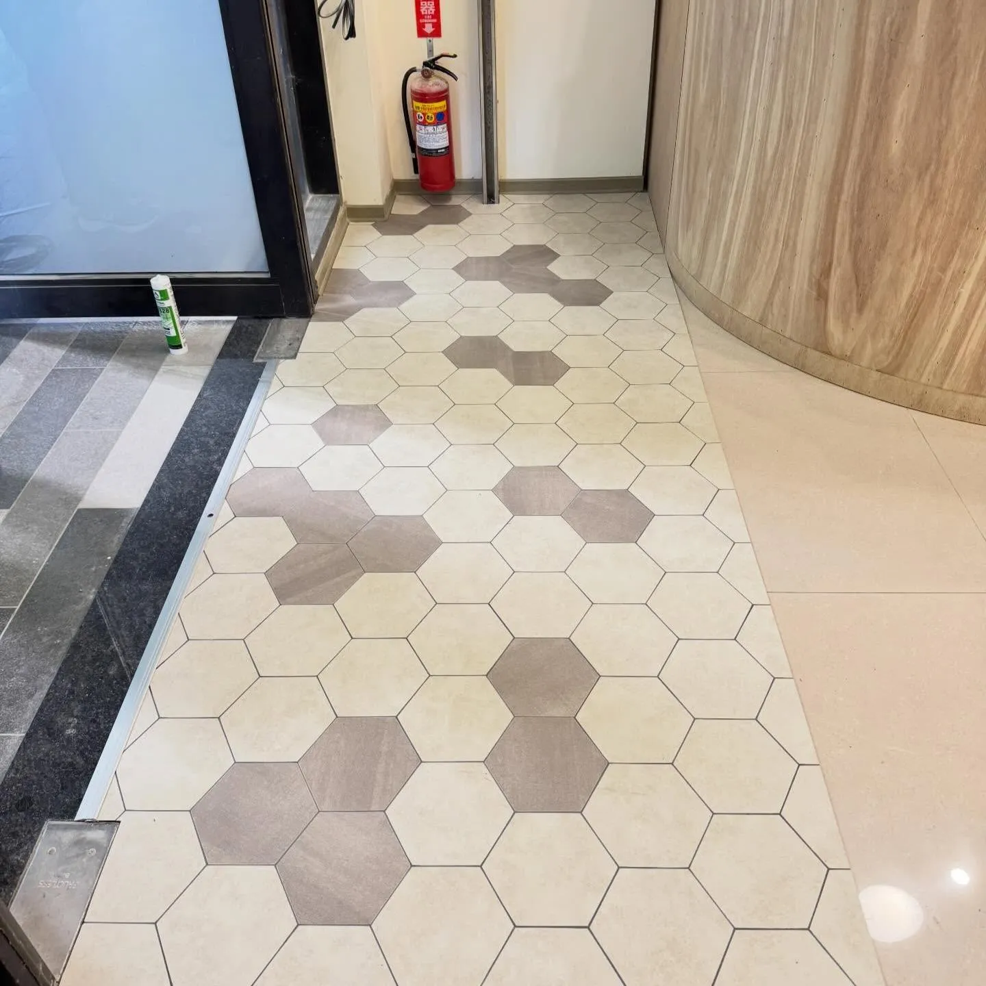 美學家小六角【竹北進口超耐磨地板】【竹北木地板】