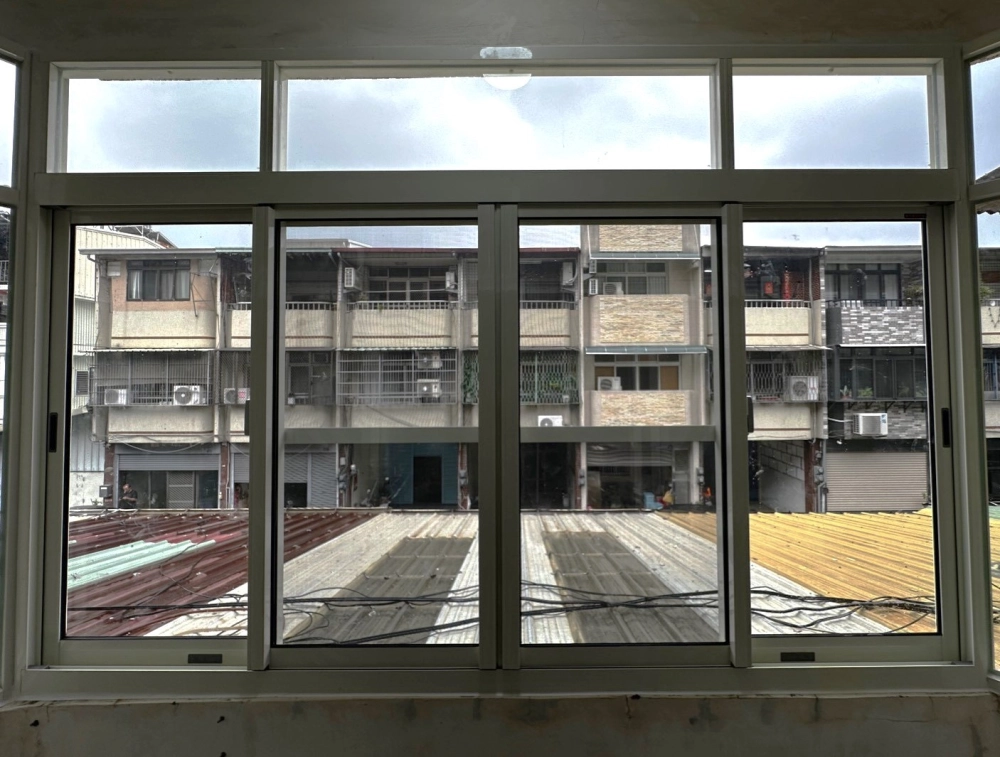 四拉窗形式