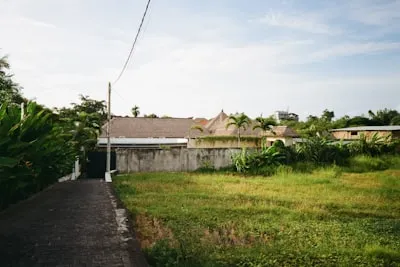 土地連接私設巷道算袋地嗎？不動產律師解析最高法院判決