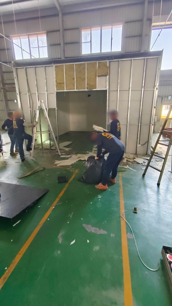 台南安平區 工廠隔間拆除清運-1