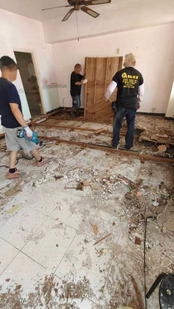 台南清運工程/南部拆除清運/東區崇德二十街廢棄物淨空隔間裝潢