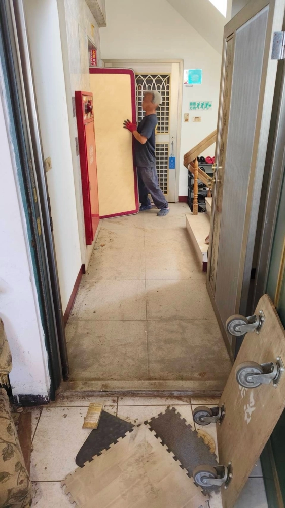 台南清運工程/南部拆除清運/東區崇德二十街廢棄物淨空隔間裝潢