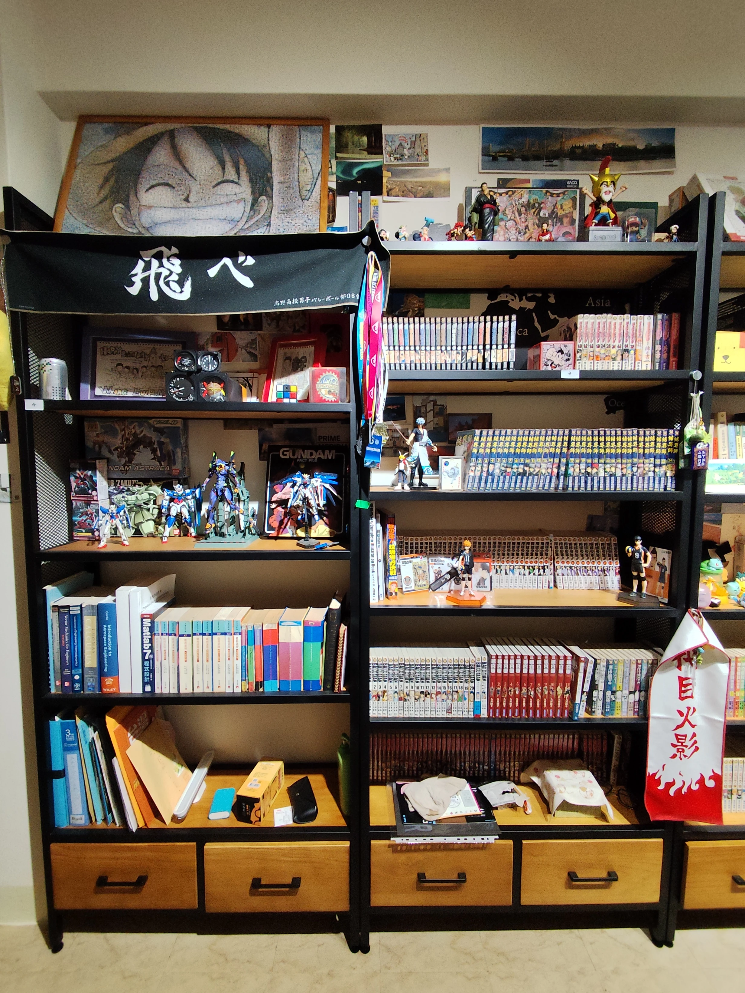 沙鹿搬家前，舊家收藏展示架原貌