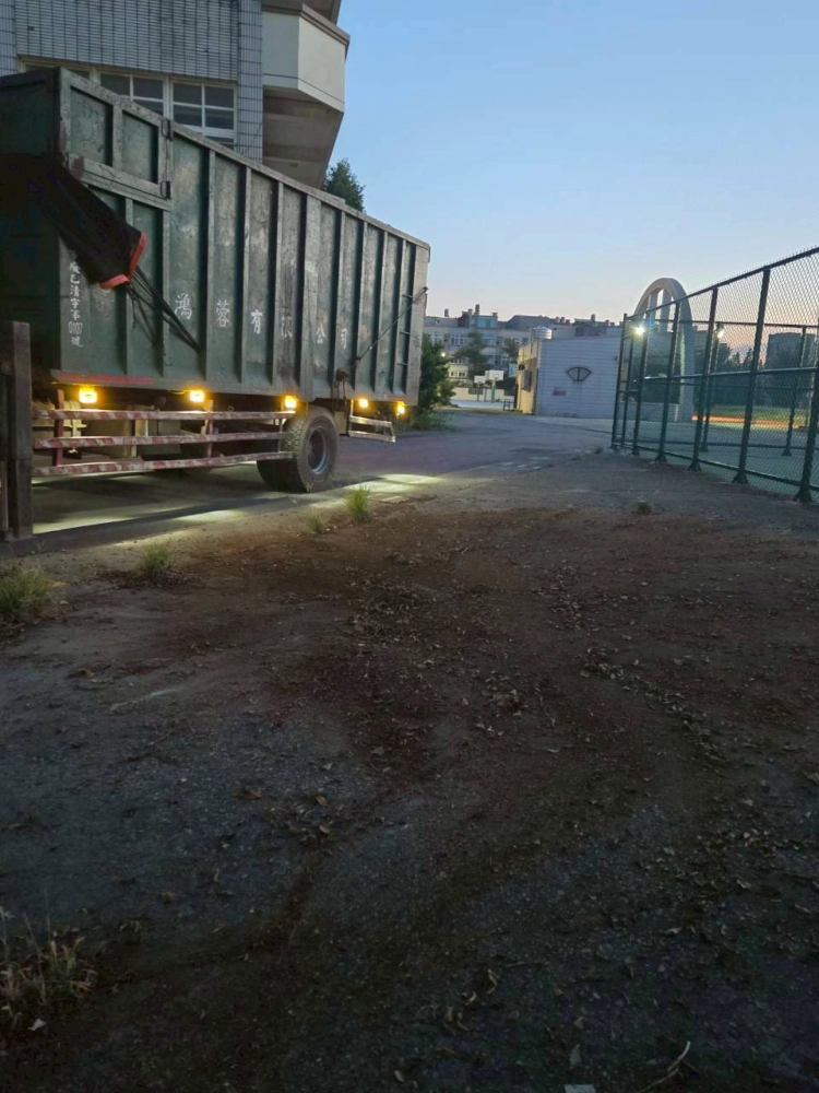 校園樹木落葉清理
