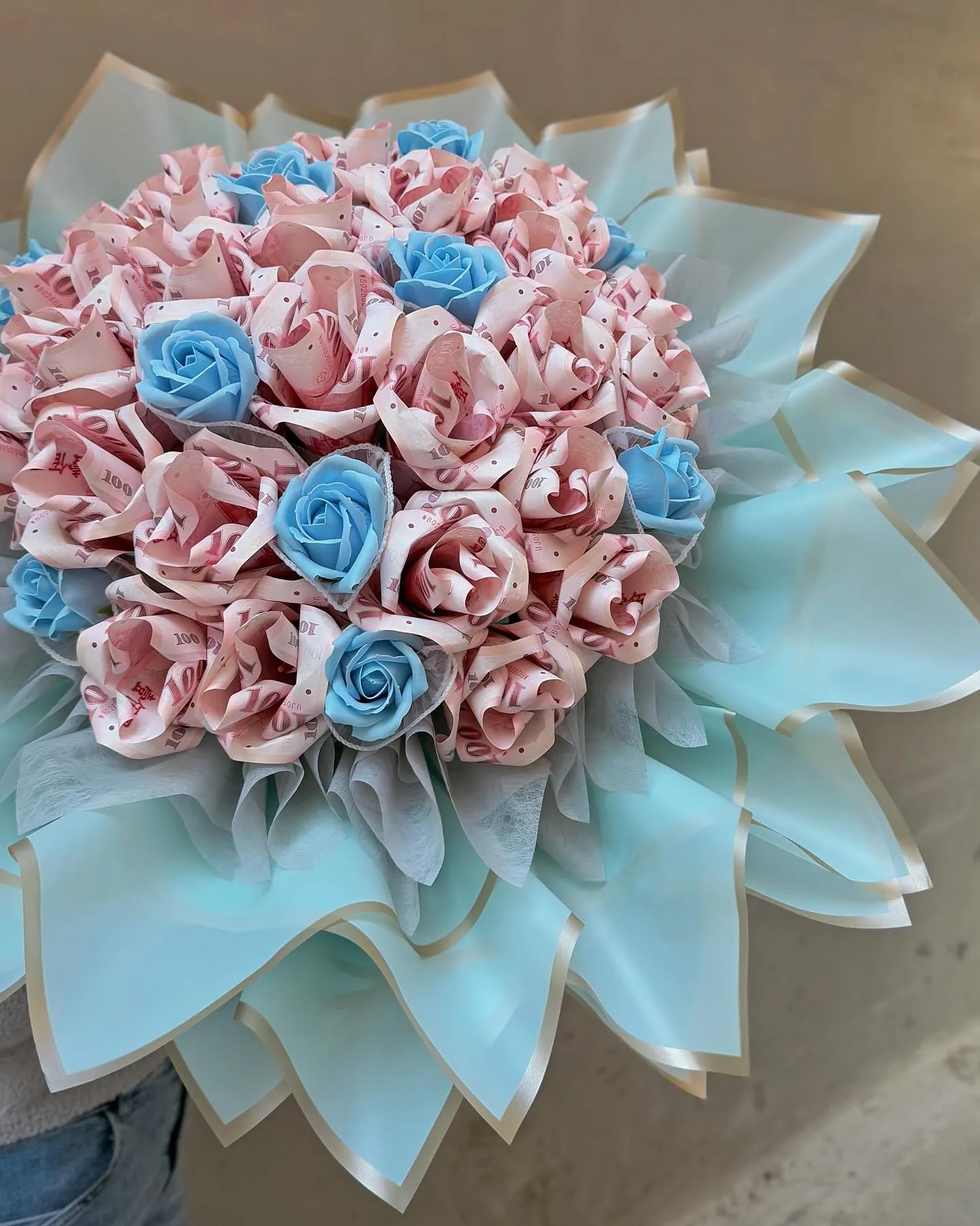 180張玫瑰鈔票花束