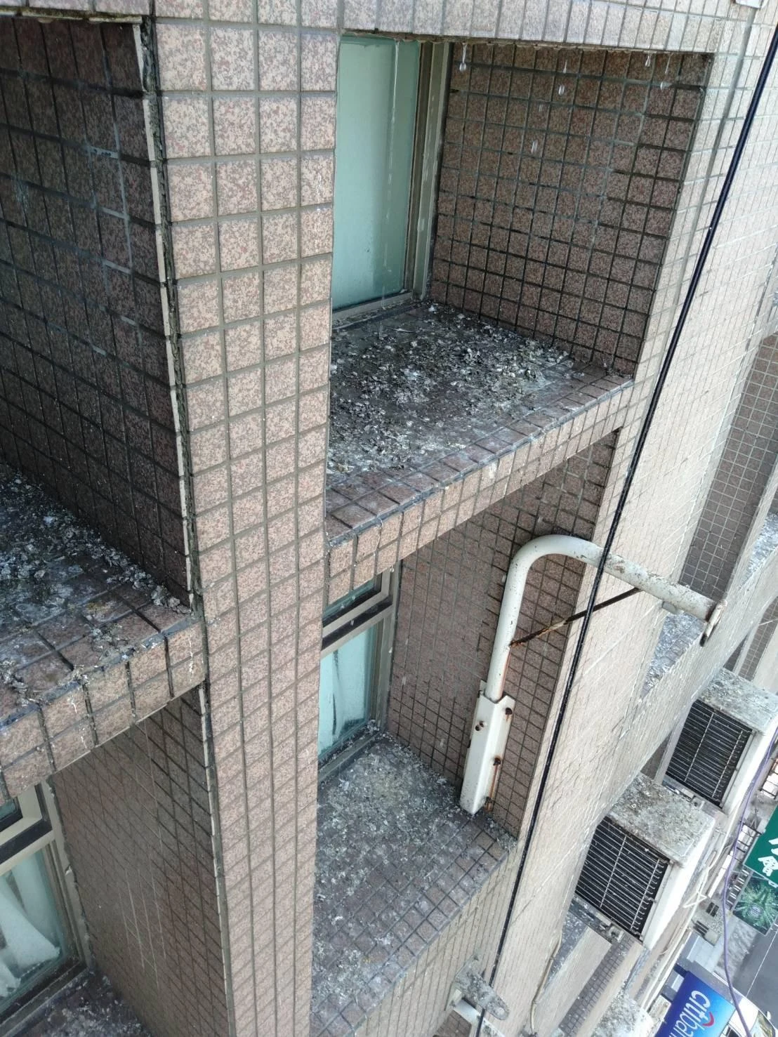 台北富邦人壽辦公室 窗戶窗台隱形鐵窗防鴿工程